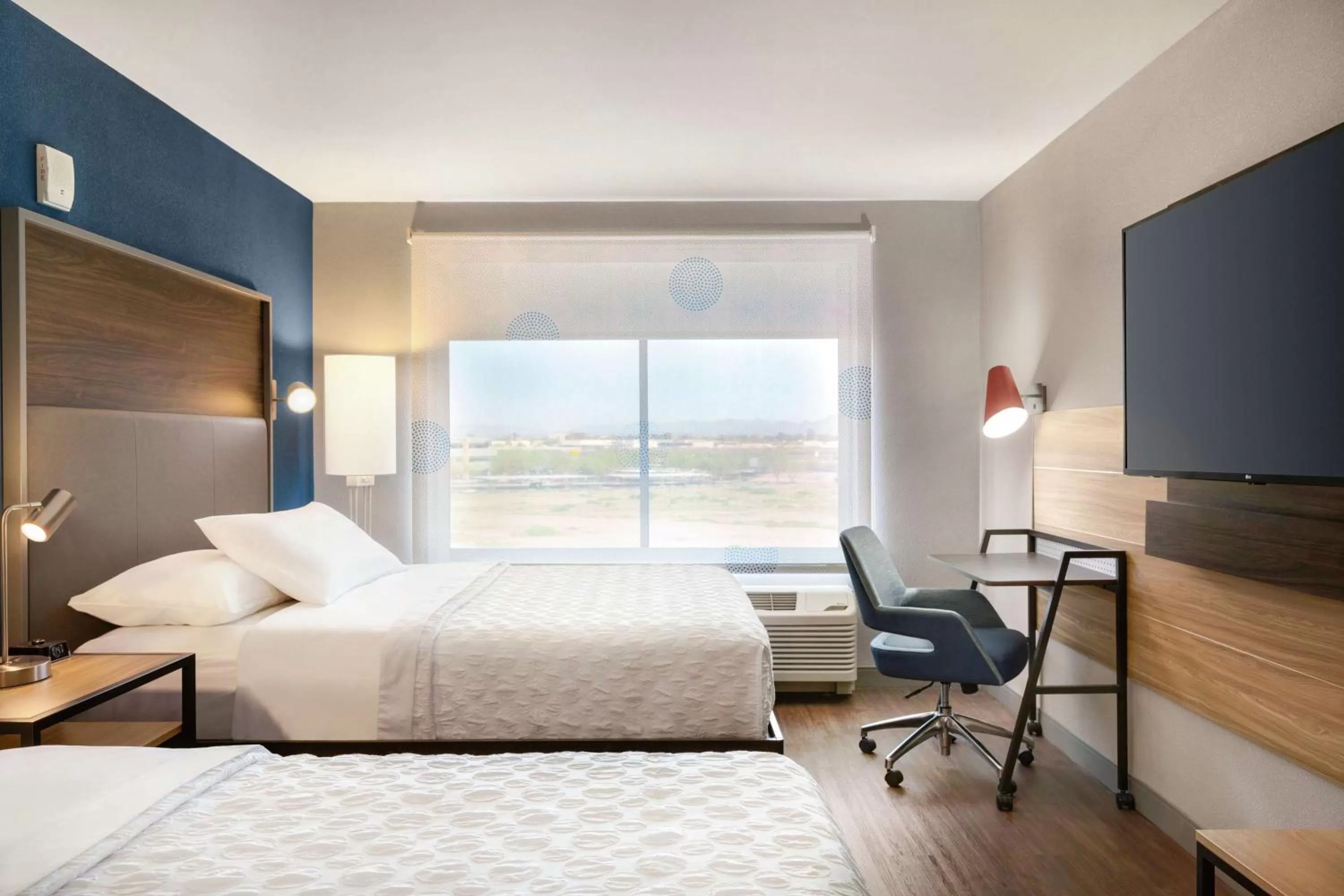 Queen Room with Two Queen Beds - Hearing Access in Tru By Hilton Scottsdale Salt River