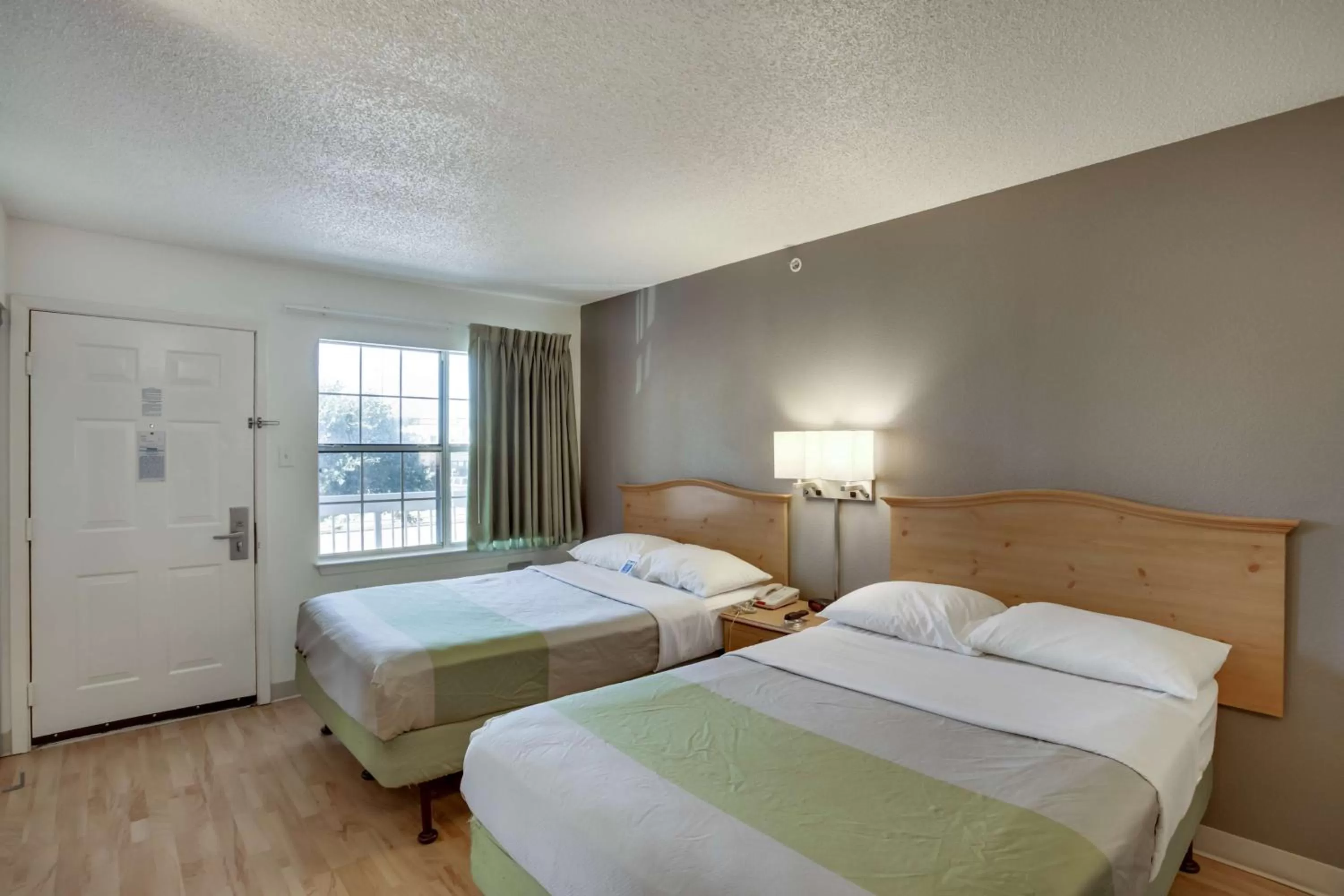 Quadruple Room - Disability Access - Non-Smoking in Studio 6-Stafford, TX - Houston - Sugarland