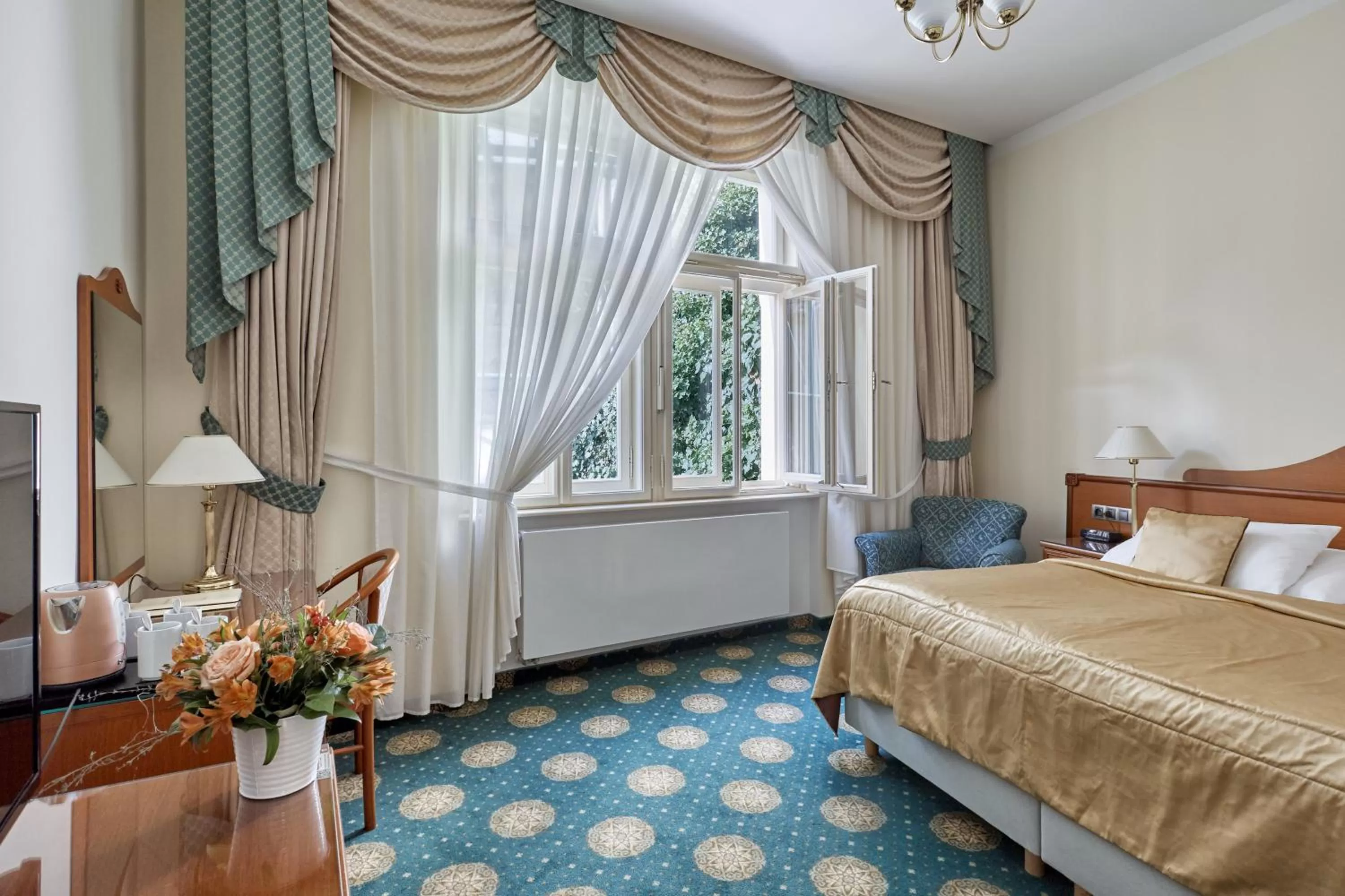 Three-Bedroom Apartment with Air conditioning in Hotel Romance