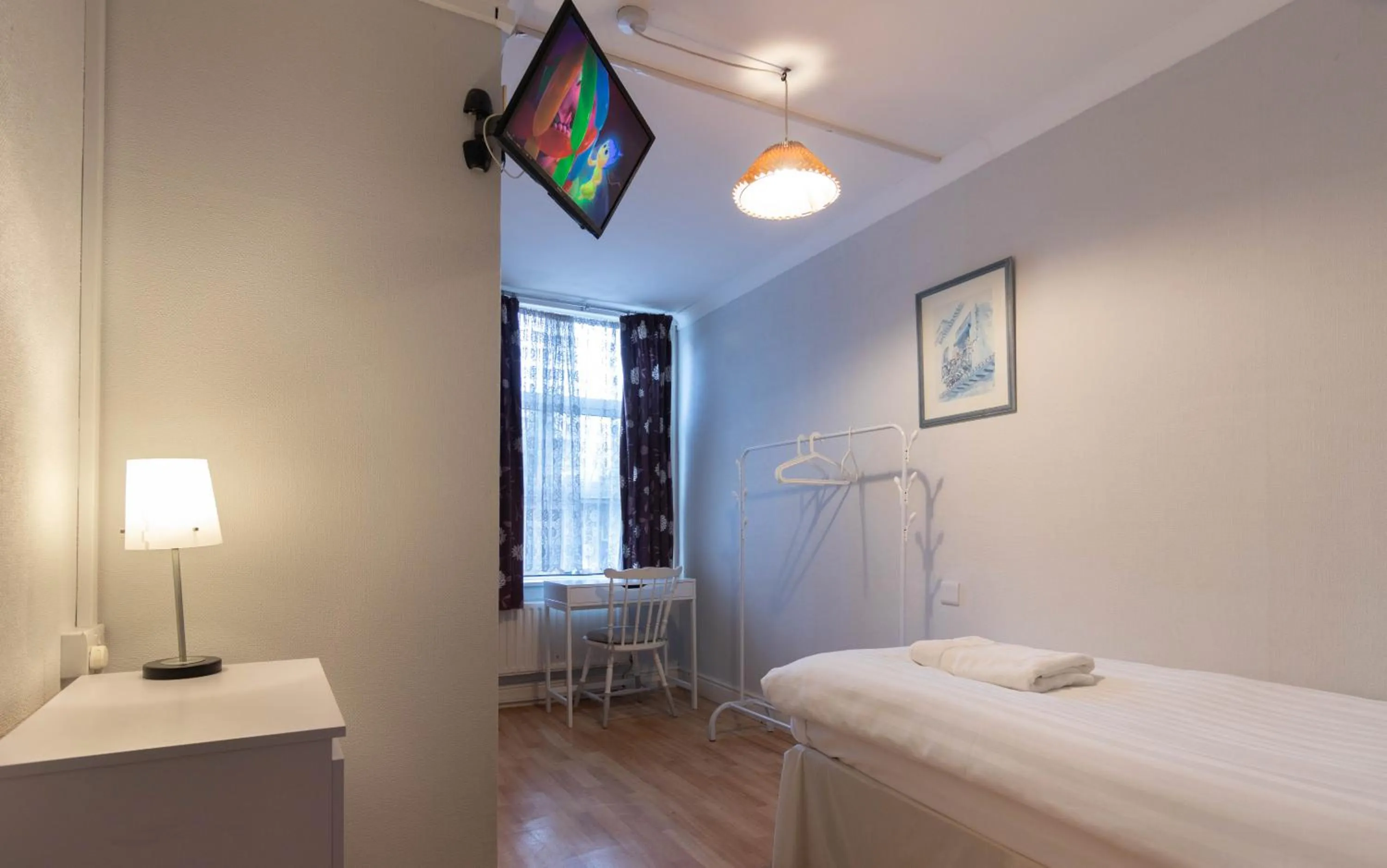 Standard Single Room with Shower in Shelford Lodge