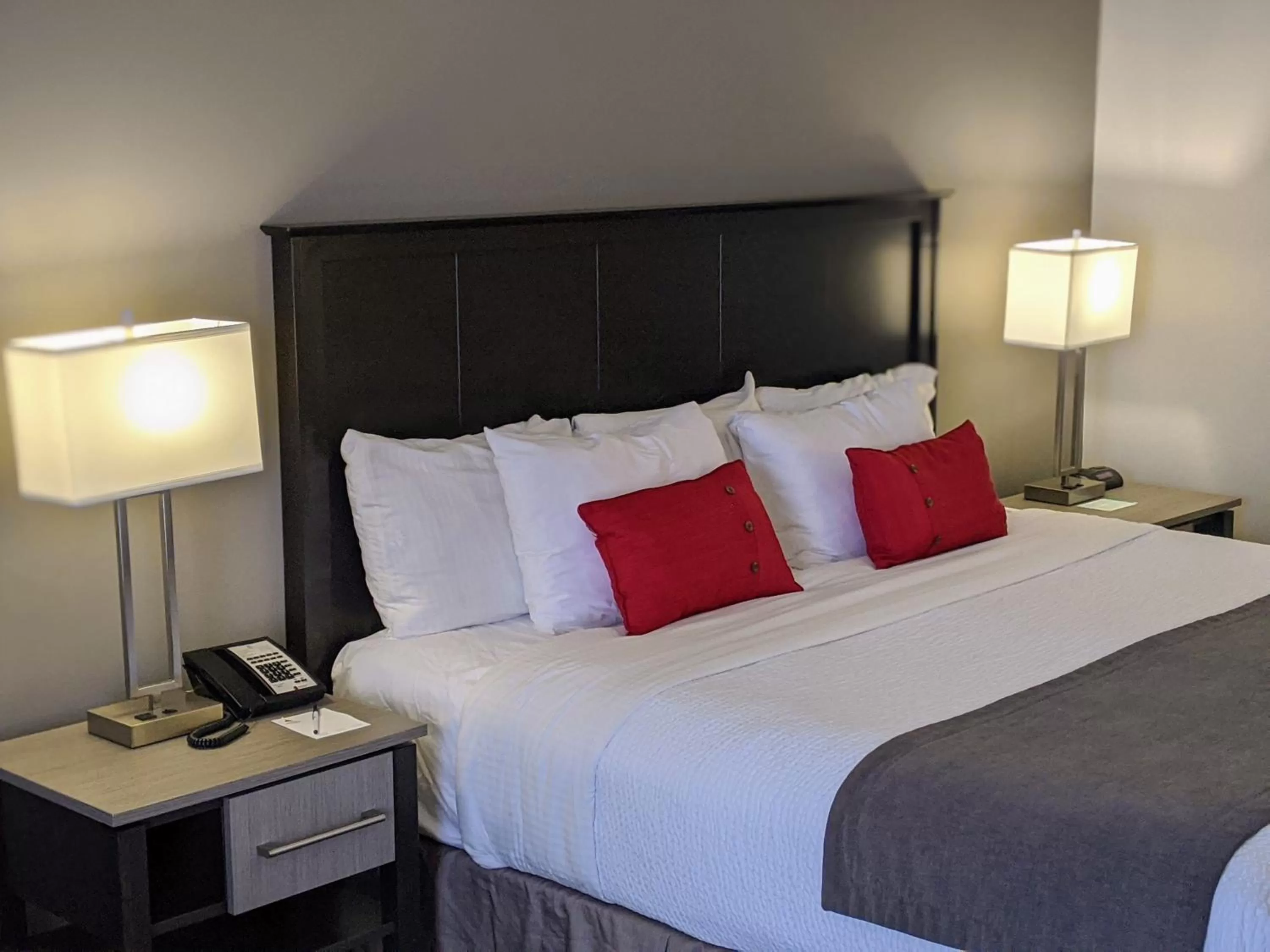 King Room - Non-Smoking in Chateau Bedford Trademark Collection by Wyndham