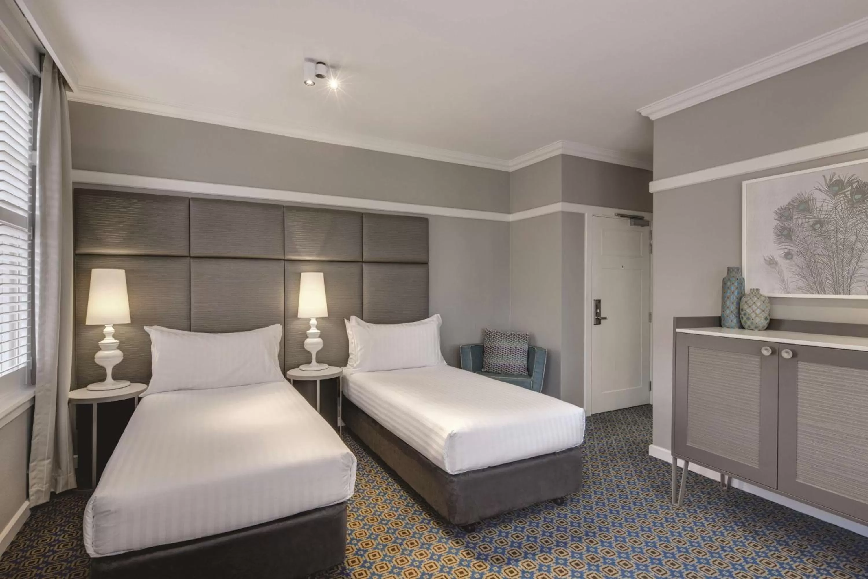 Deluxe Room in Hotel Kurrajong Canberra