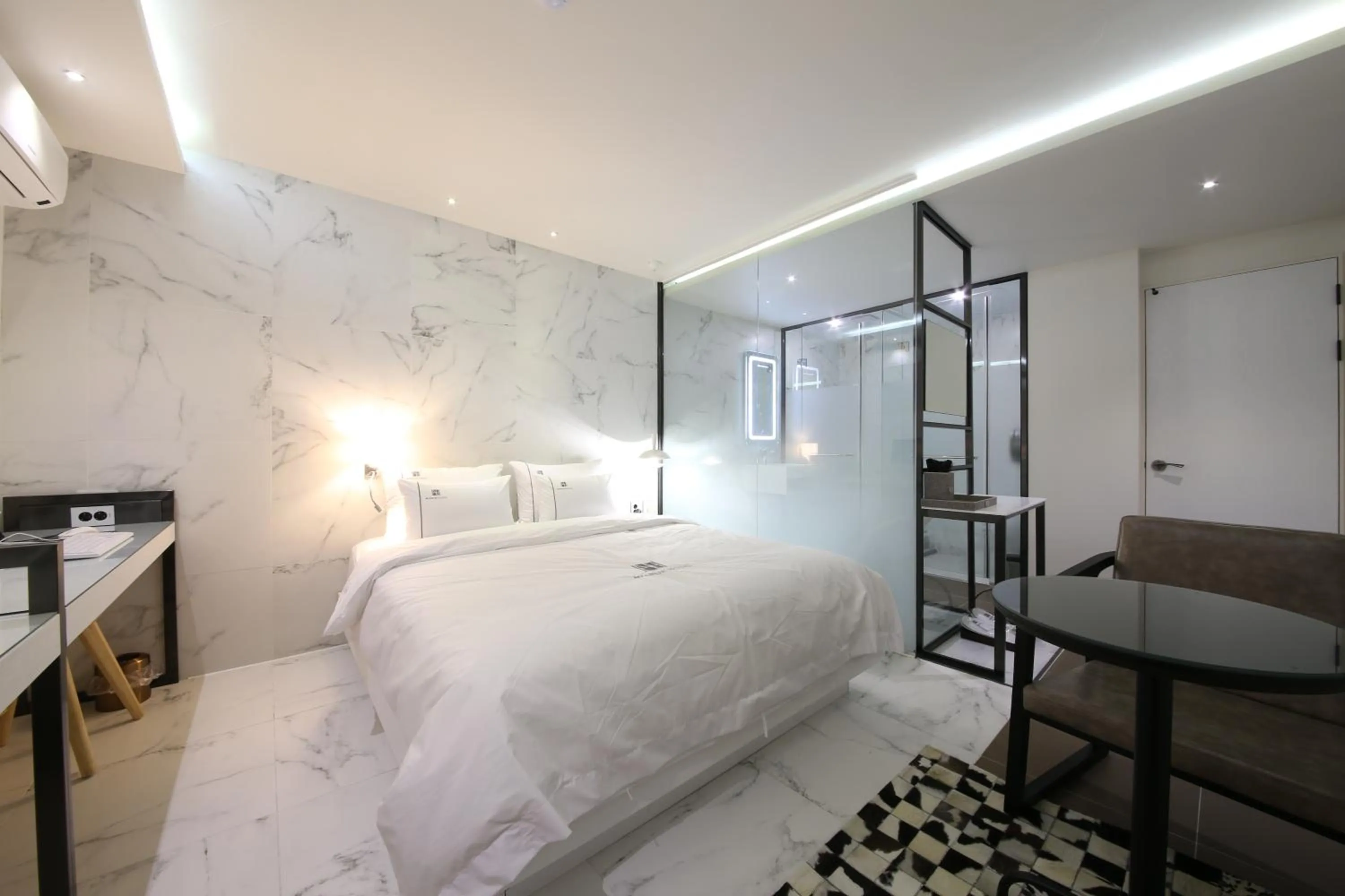 Deluxe Double Room in Avenue Hotel