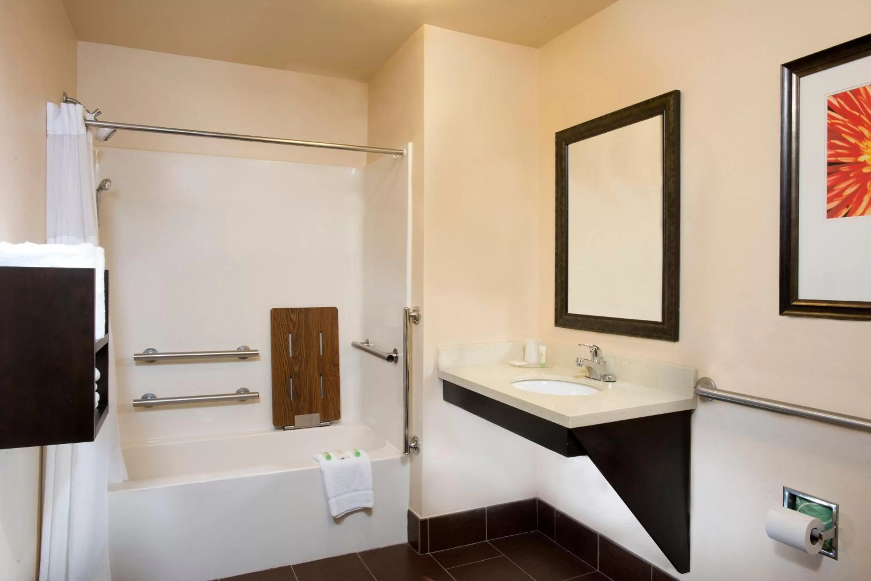 Queen Studio - Disability Access Tub in Staybridge Suites Myrtle Beach-Fantasy Harbour by IHG