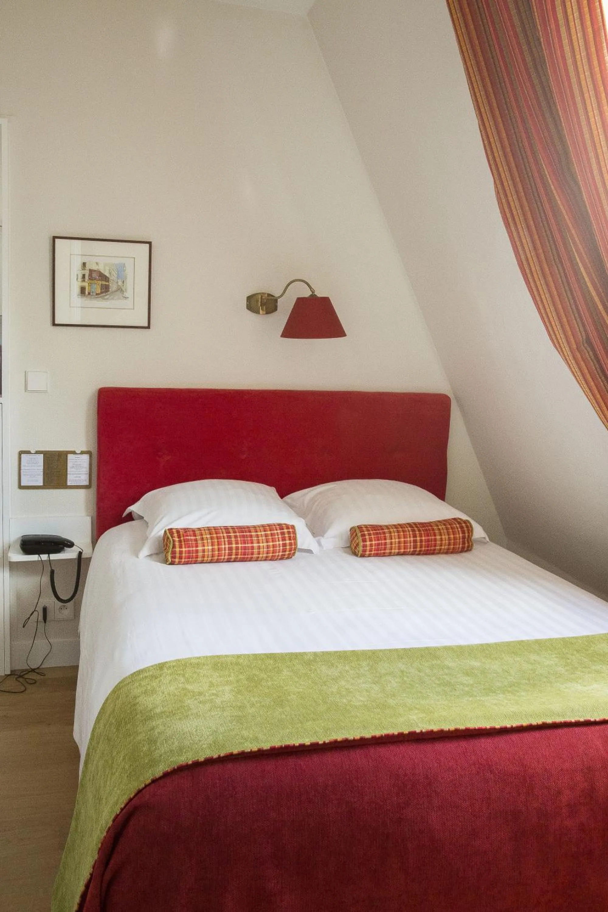 Single Room in New Orient Hotel