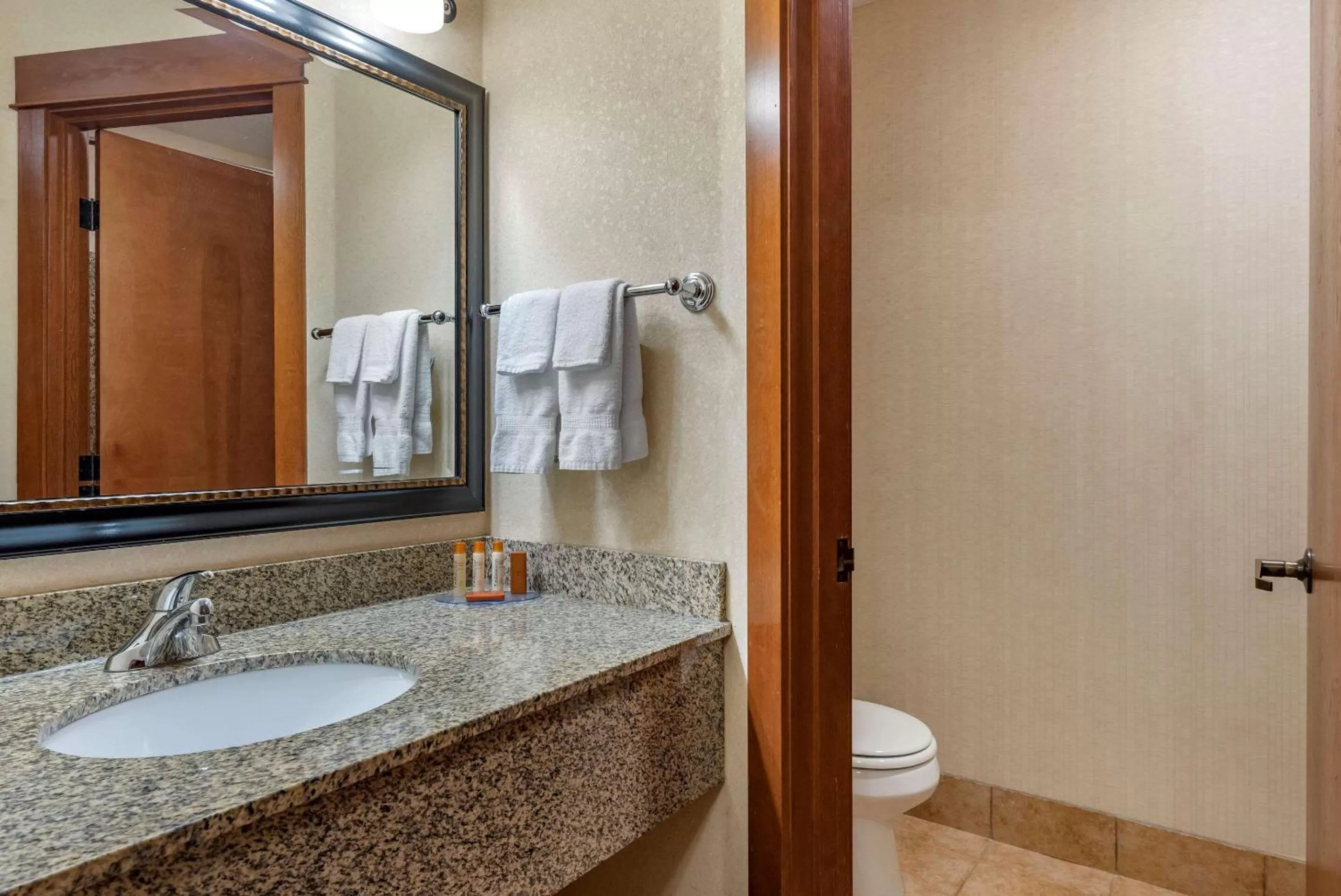 King Jacuzzi Suite - Mobility Accessible w/ Tub - Non Smoking in Kathryn Riverfront Inn, Ascend Hotel Collection