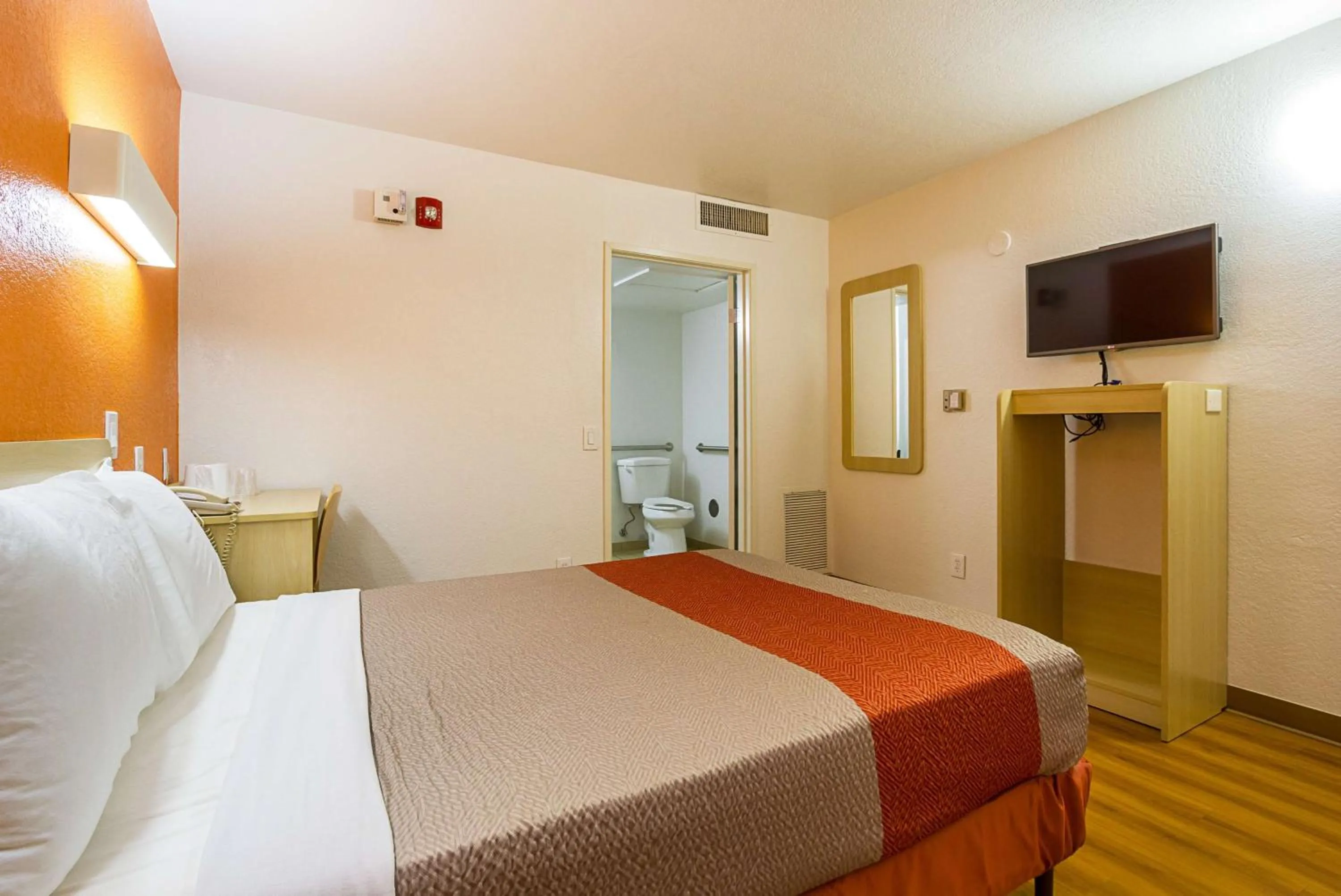 Double Room - Disability Access in Motel 6 Mesa North
