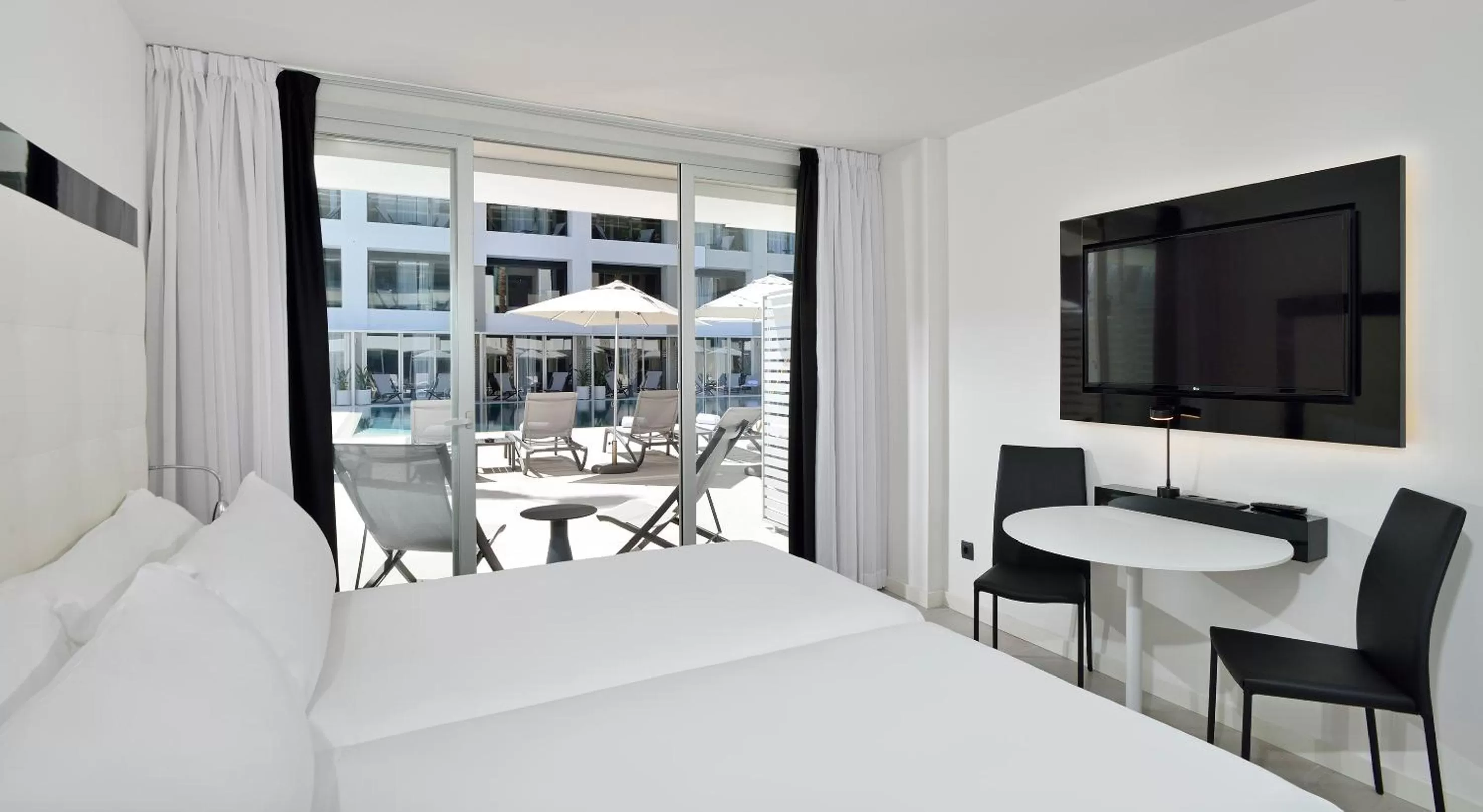 Balcony/Terrace, Bed in INNSiDE by Meliá Palma Bosque