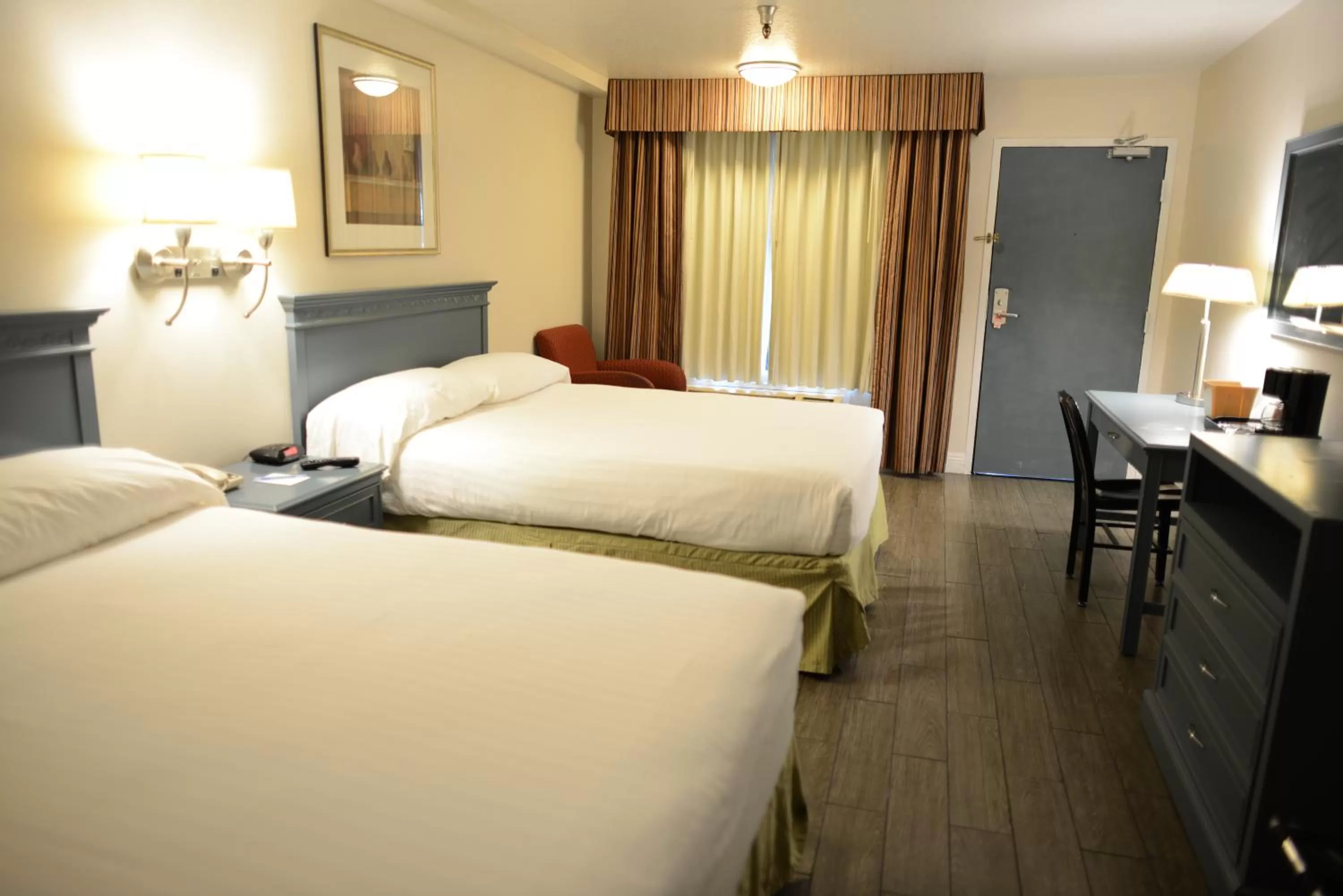 Queen Room with Two Queen Beds in Hotel Le Reve Pasadena