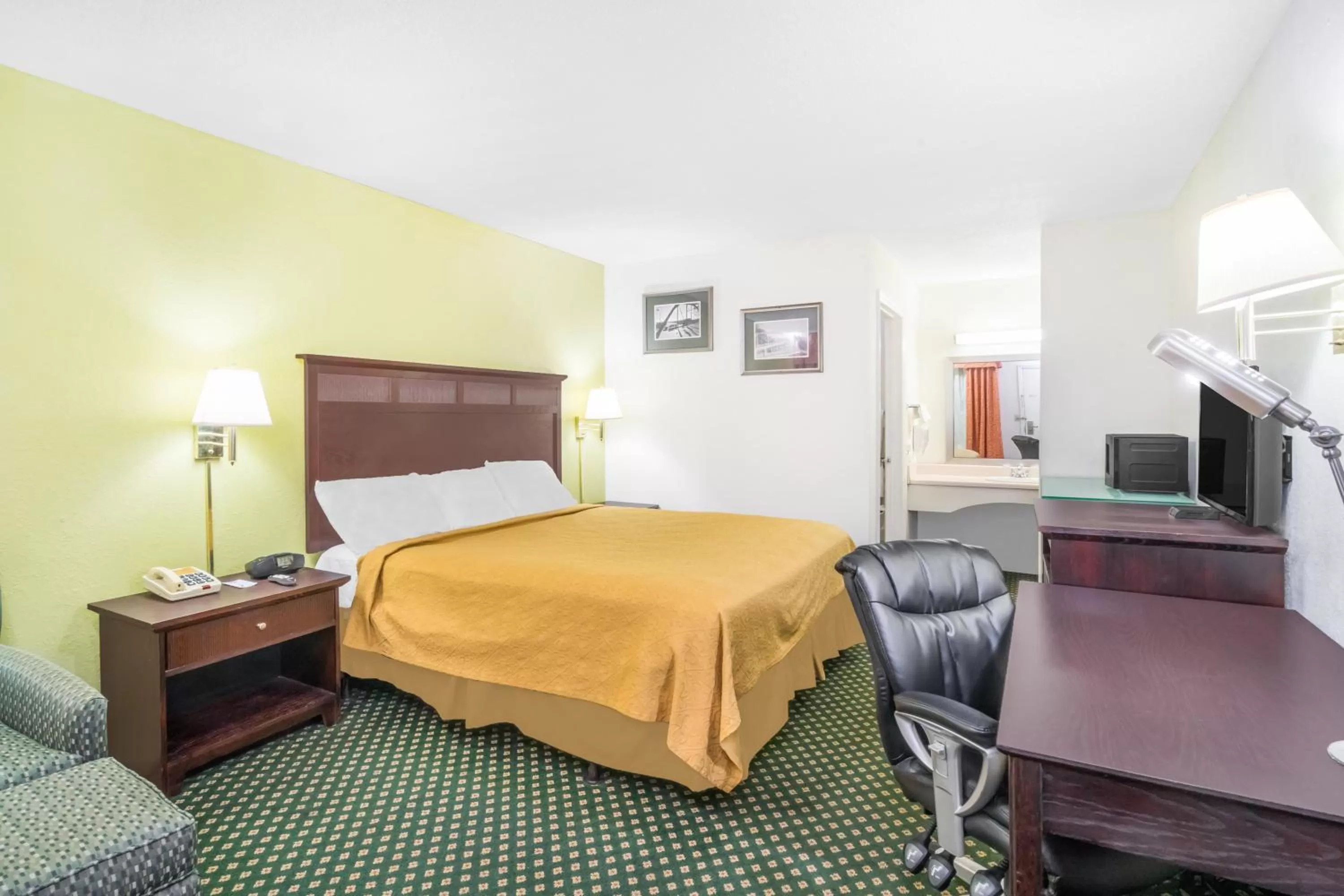  Double Room with Two Double Beds Non-Smoking in Knights Inn Chattanooga