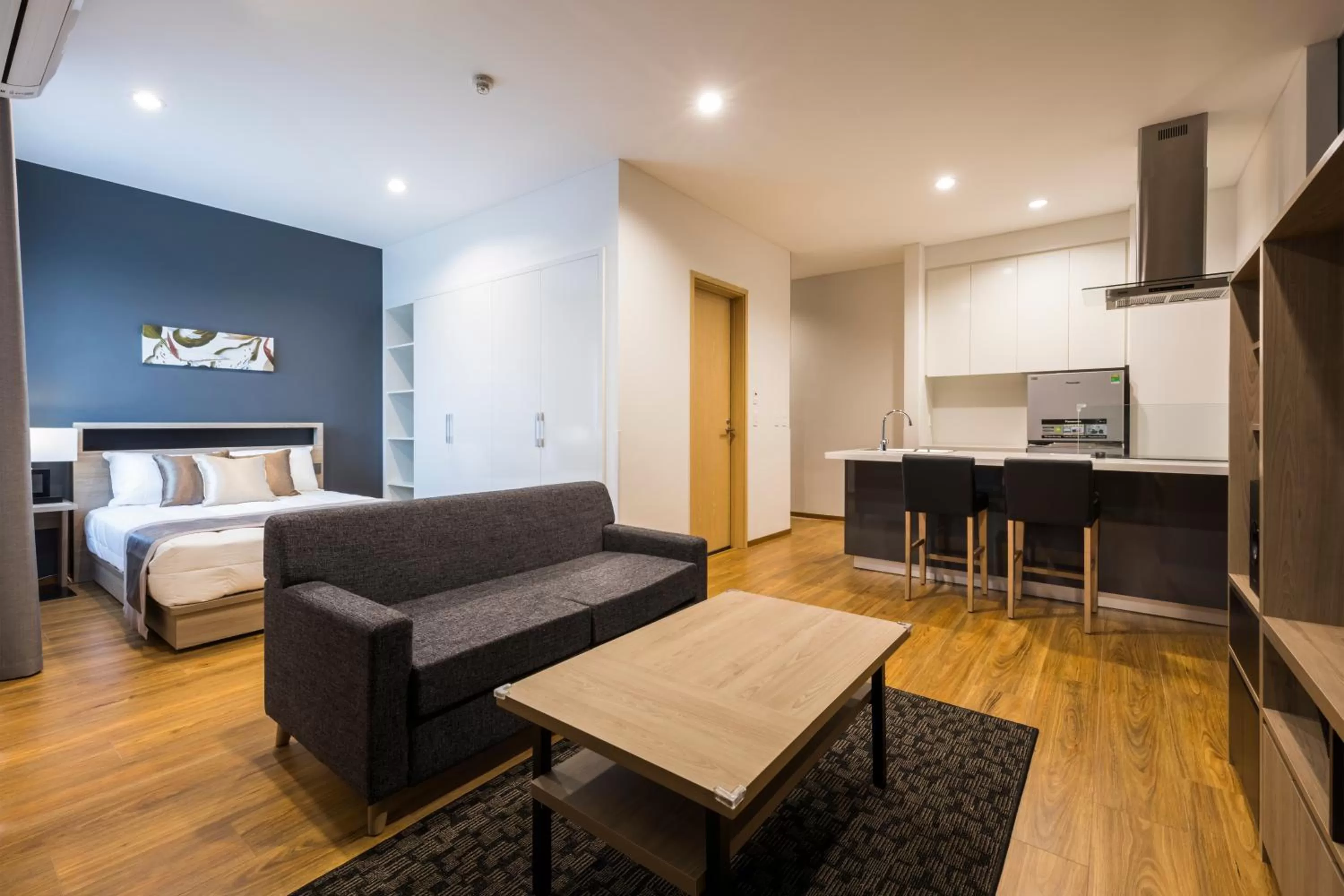 Deluxe Apartment in Roygent Parks Hanoi