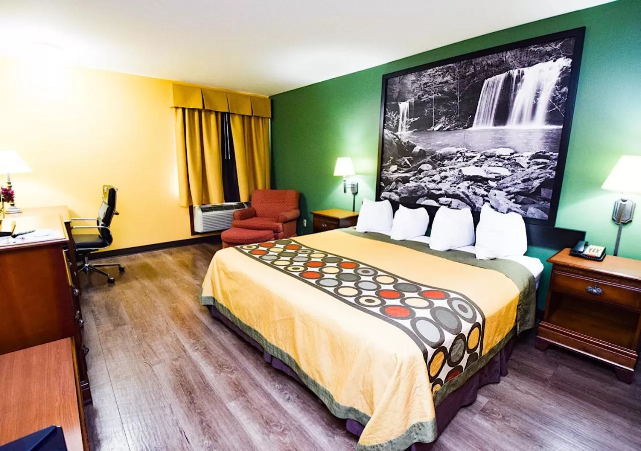 King Room - Non-Smoking in Super 8 by Wyndham Searcy AR