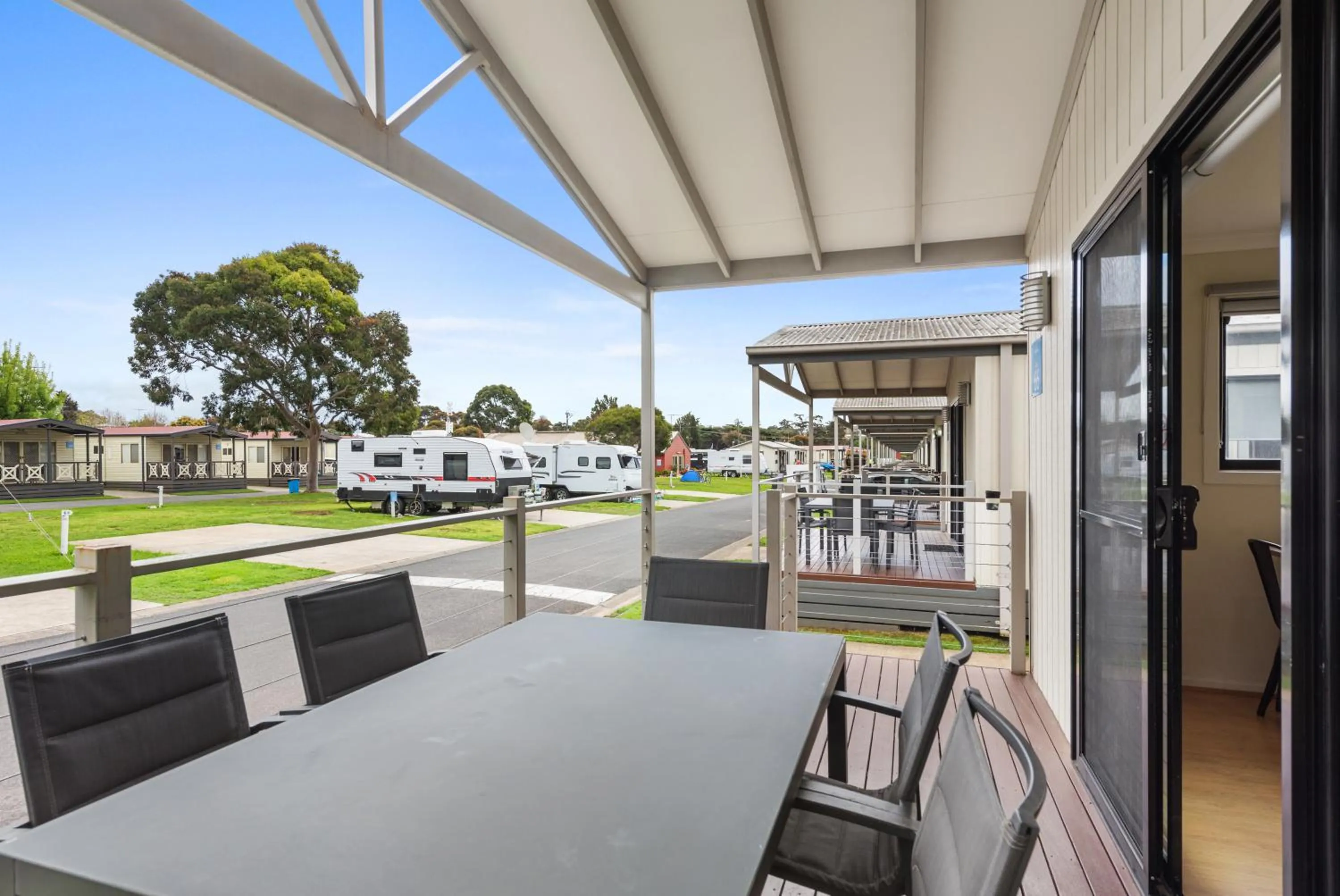 Deluxe 2 Bedroom Cabin - Sleeps 5 in Discovery Parks - Geelong