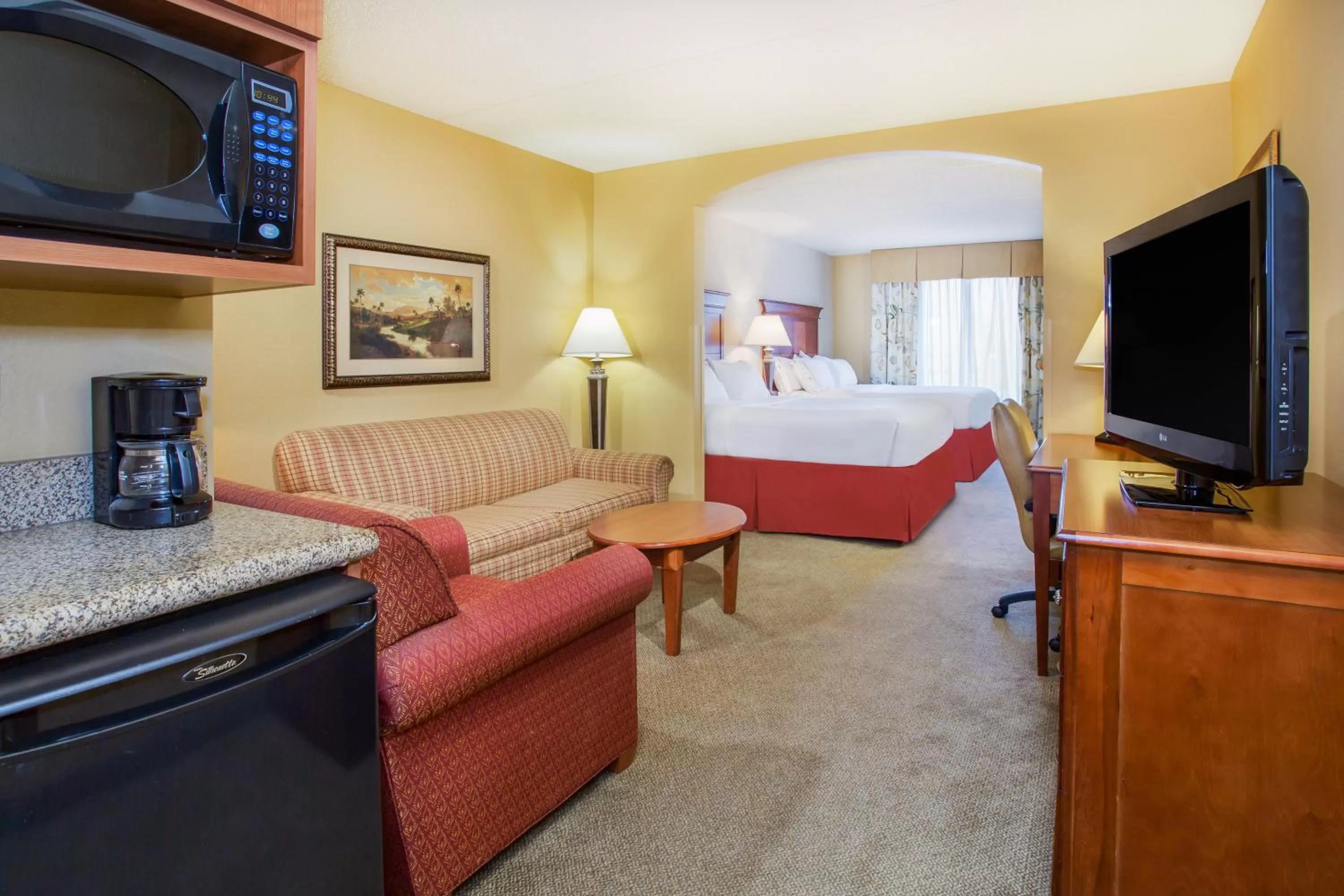 Queen Suite with Two Queen Beds and Sofa Bed in Holiday Inn Express & Suites Bloomington by IHG