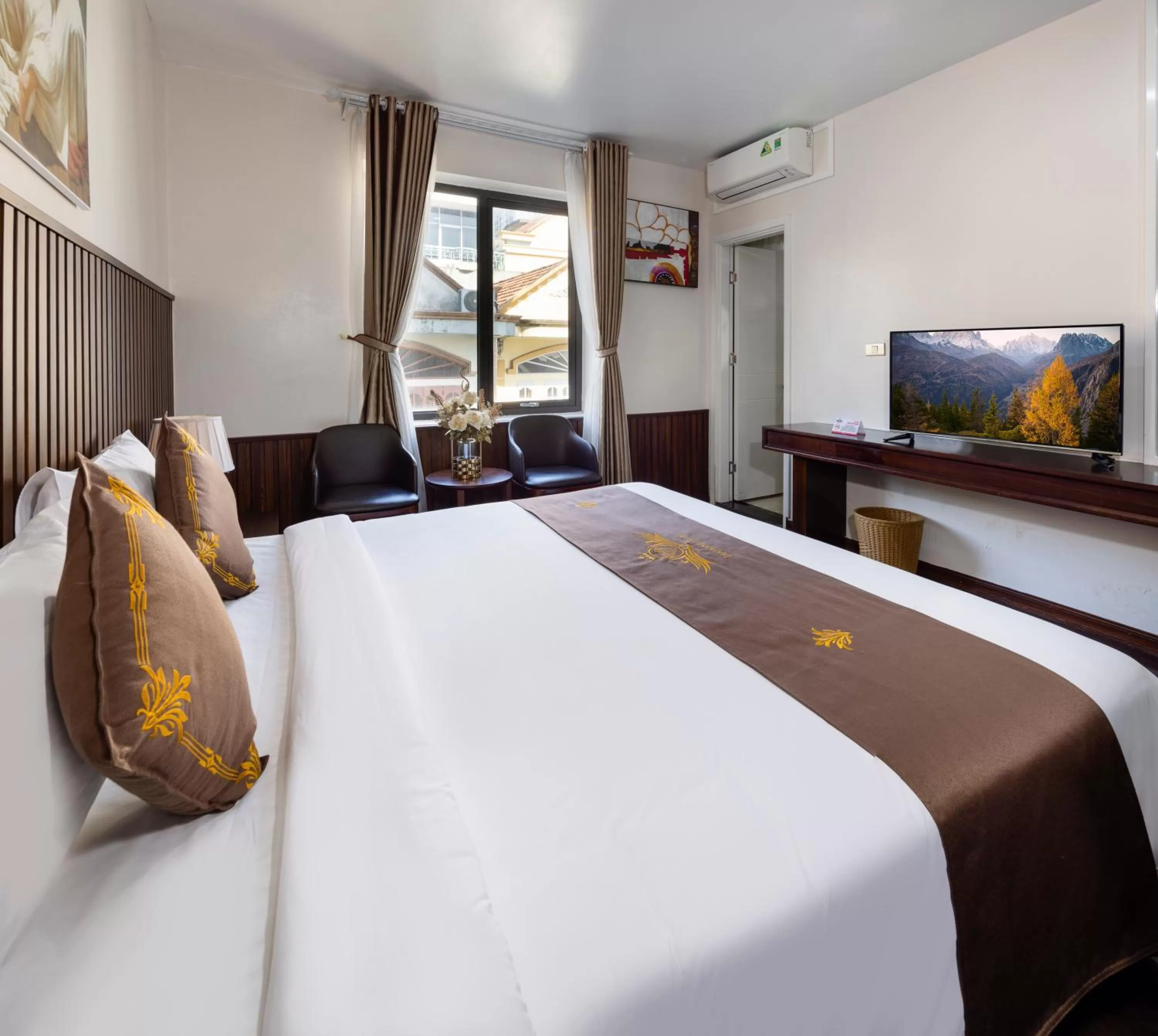 Deluxe Queen Room in Diamond Luxury Hotel