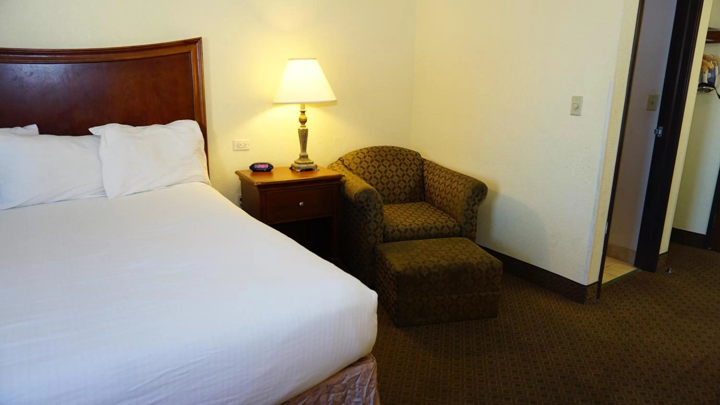 King Room - Non-Smoking in Baymont by Wyndham Arlington At Six Flags Dr