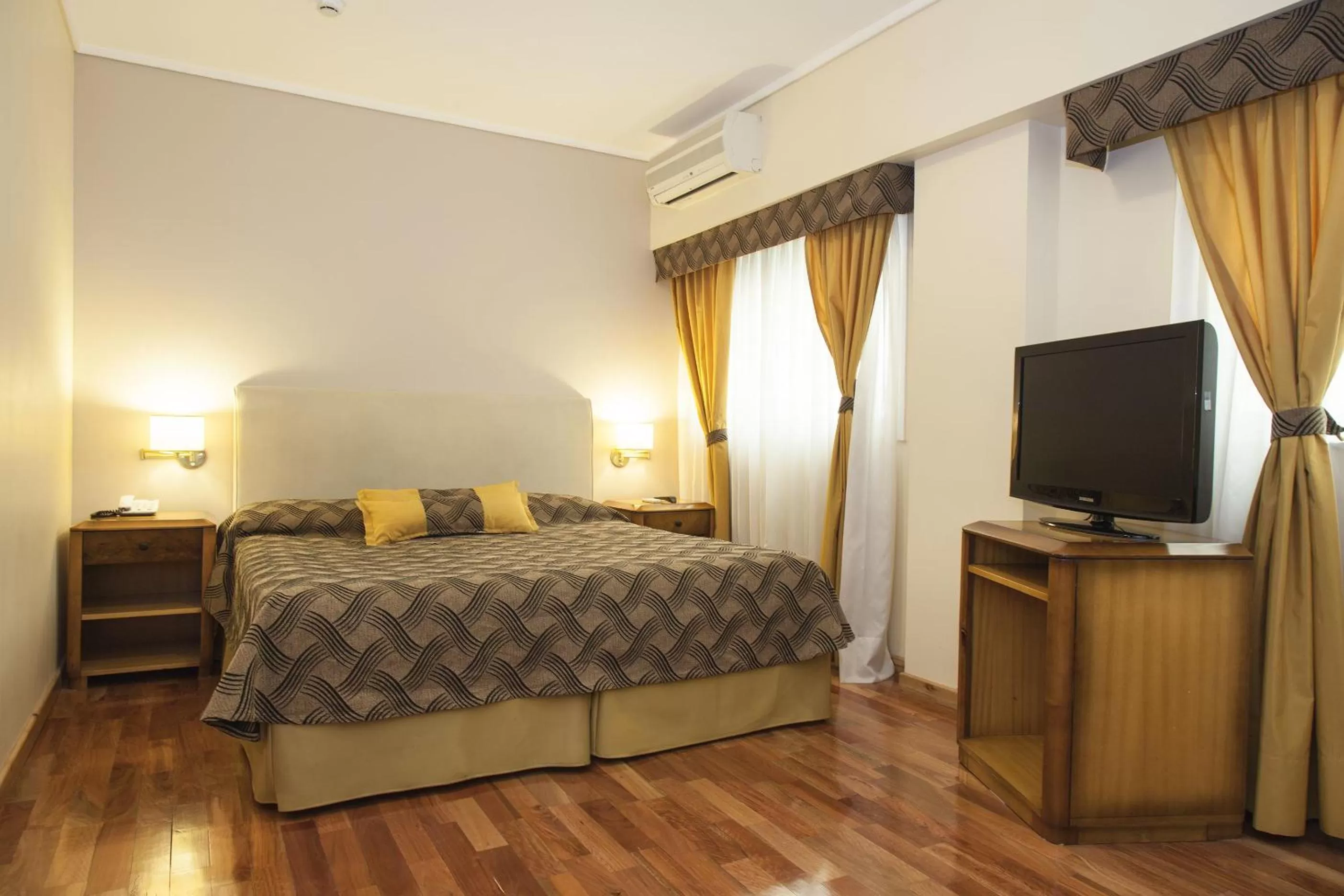 Double Room in Tritone Hotel