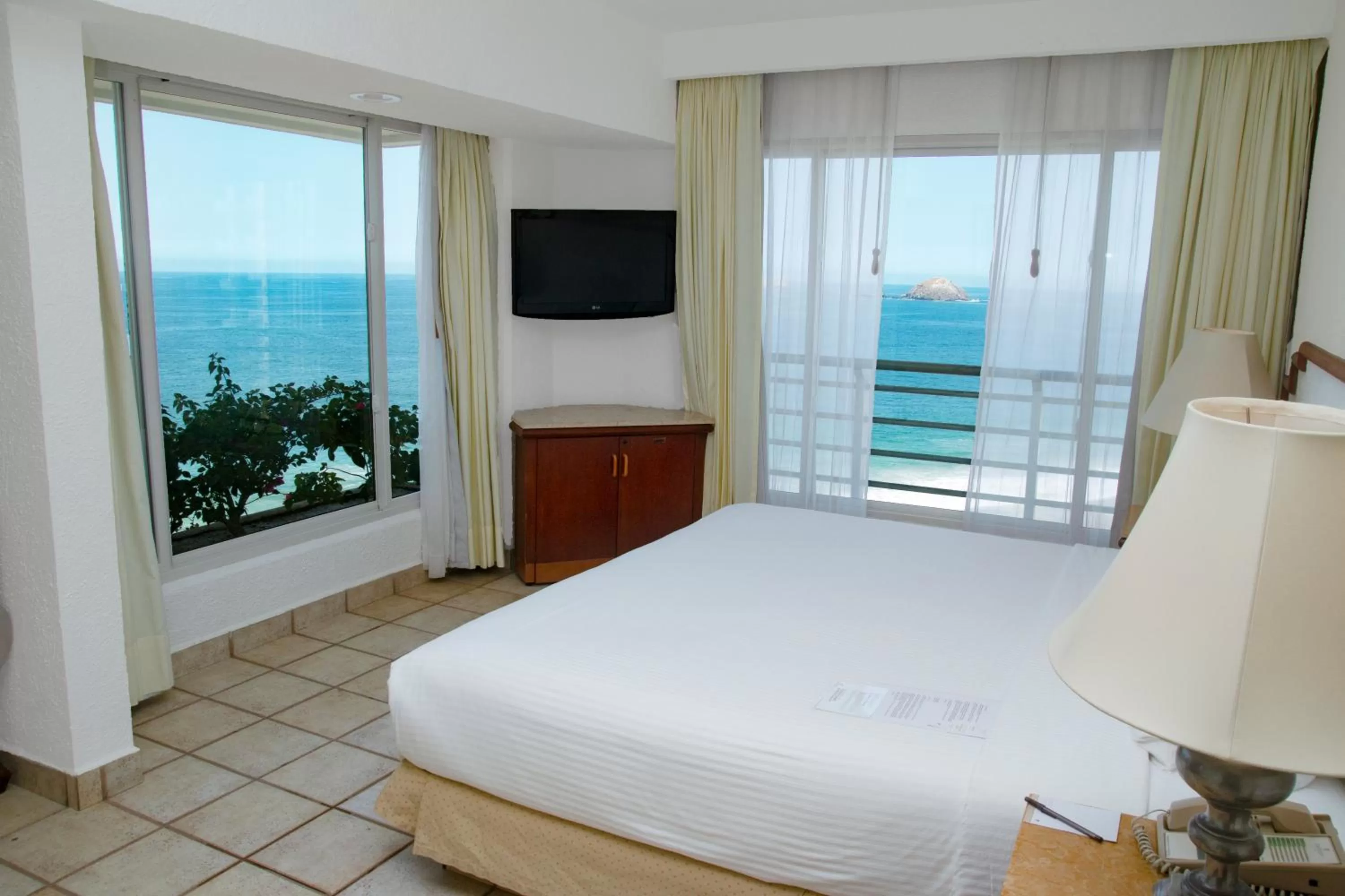 King Suite with Ocean View in Emporio Ixtapa - with Optional All Inclusive