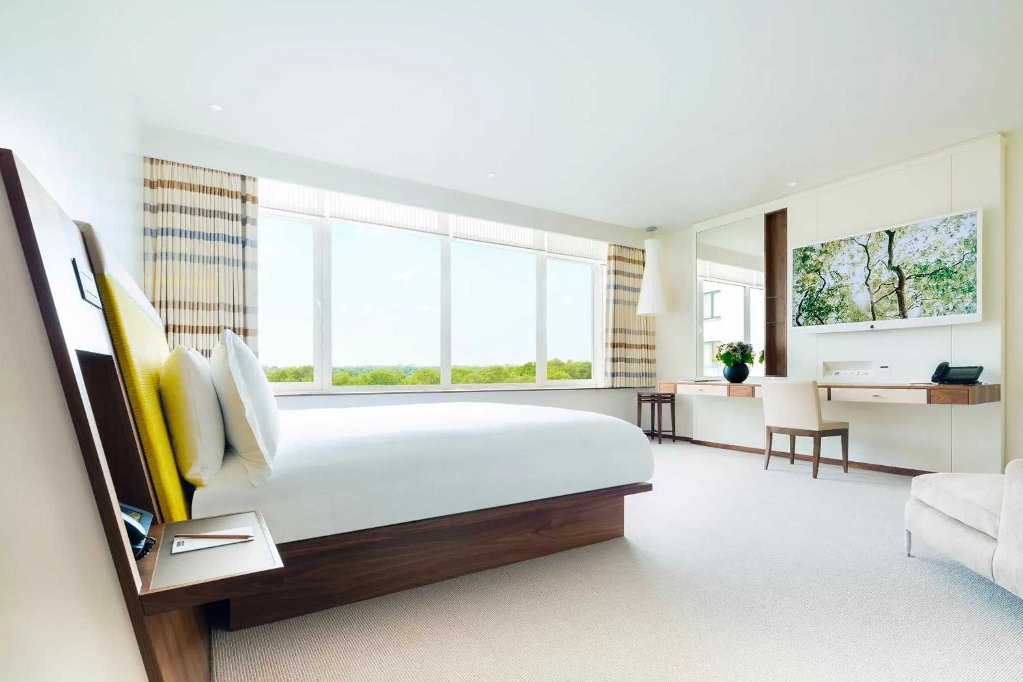 Junior Suite with Park View in COMO Metropolitan London