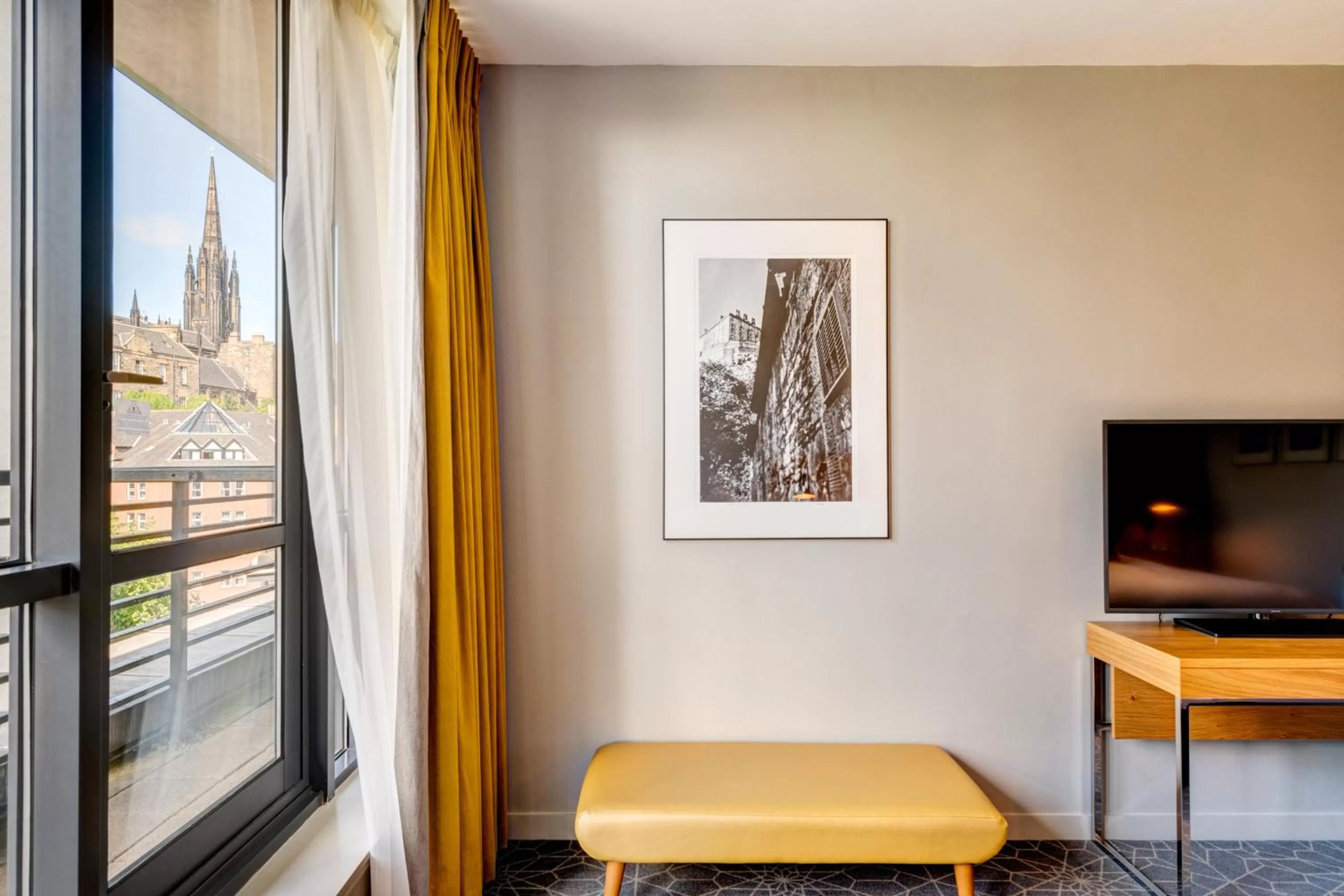 Castle View Deluxe Room with Balcony in Apex Grassmarket Hotel