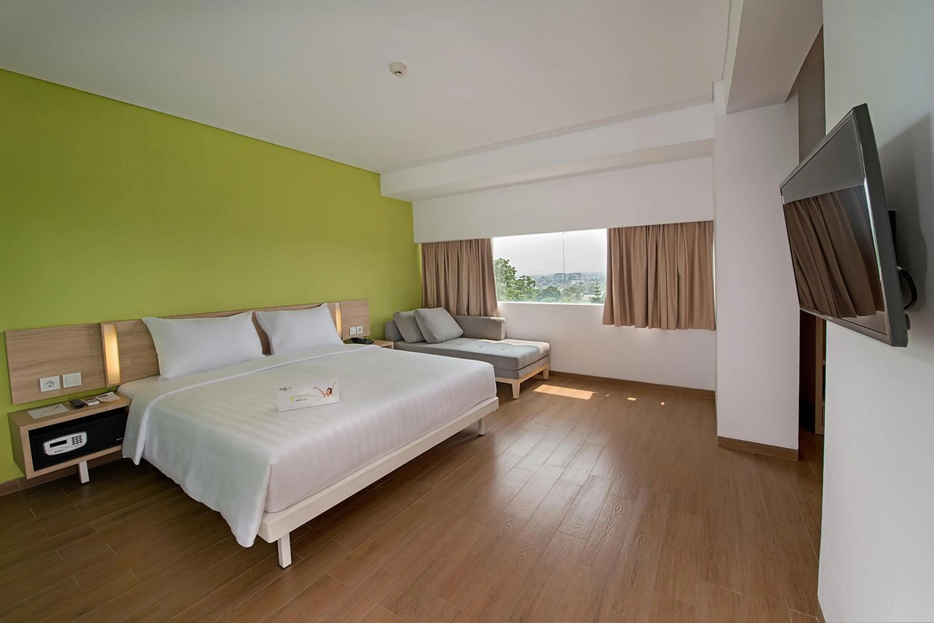 Deluxe Double or Twin Room in Whiz Prime Hotel Pajajaran Bogor