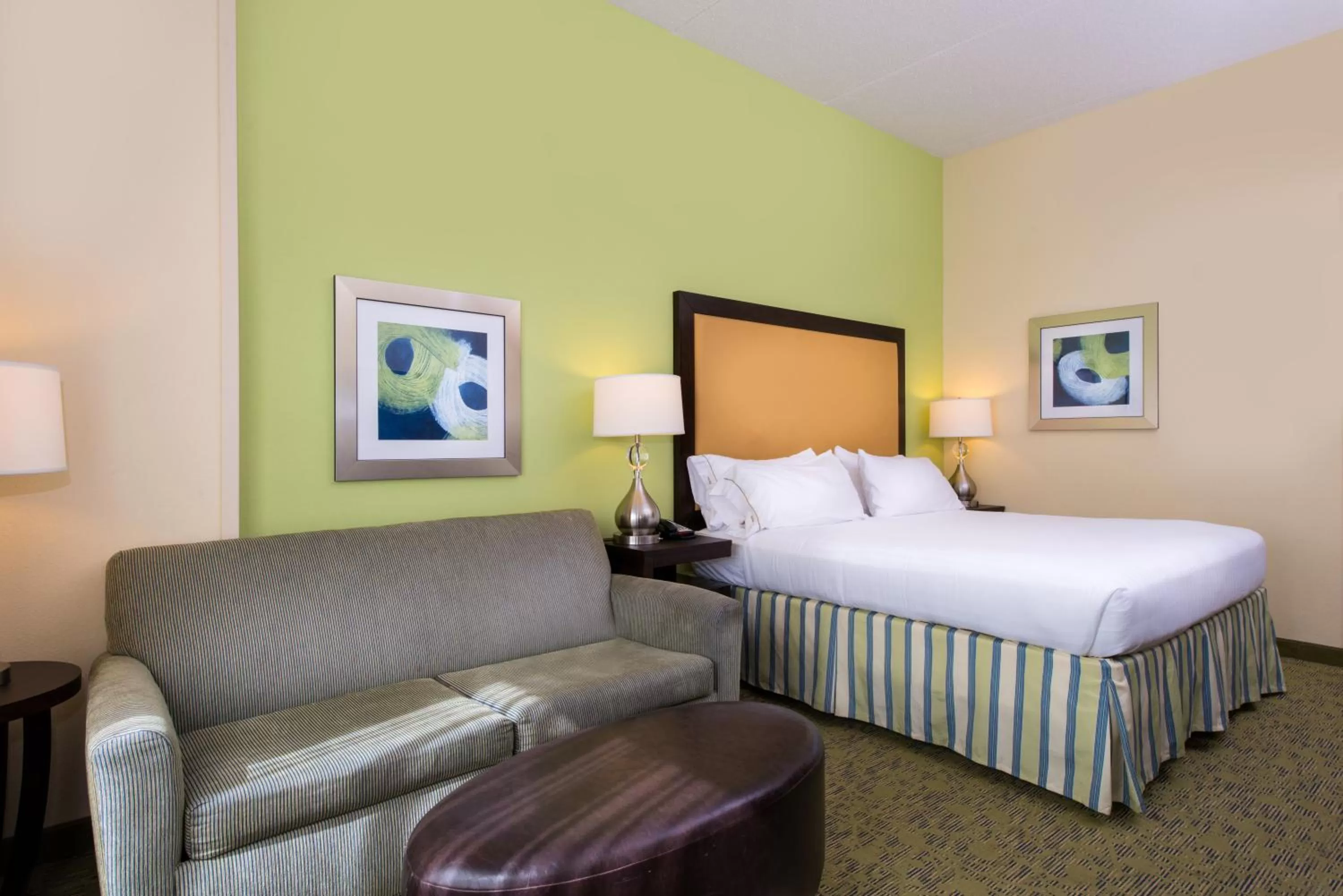 Standard King Room in Holiday Inn Express and Suites Dickson City by IHG