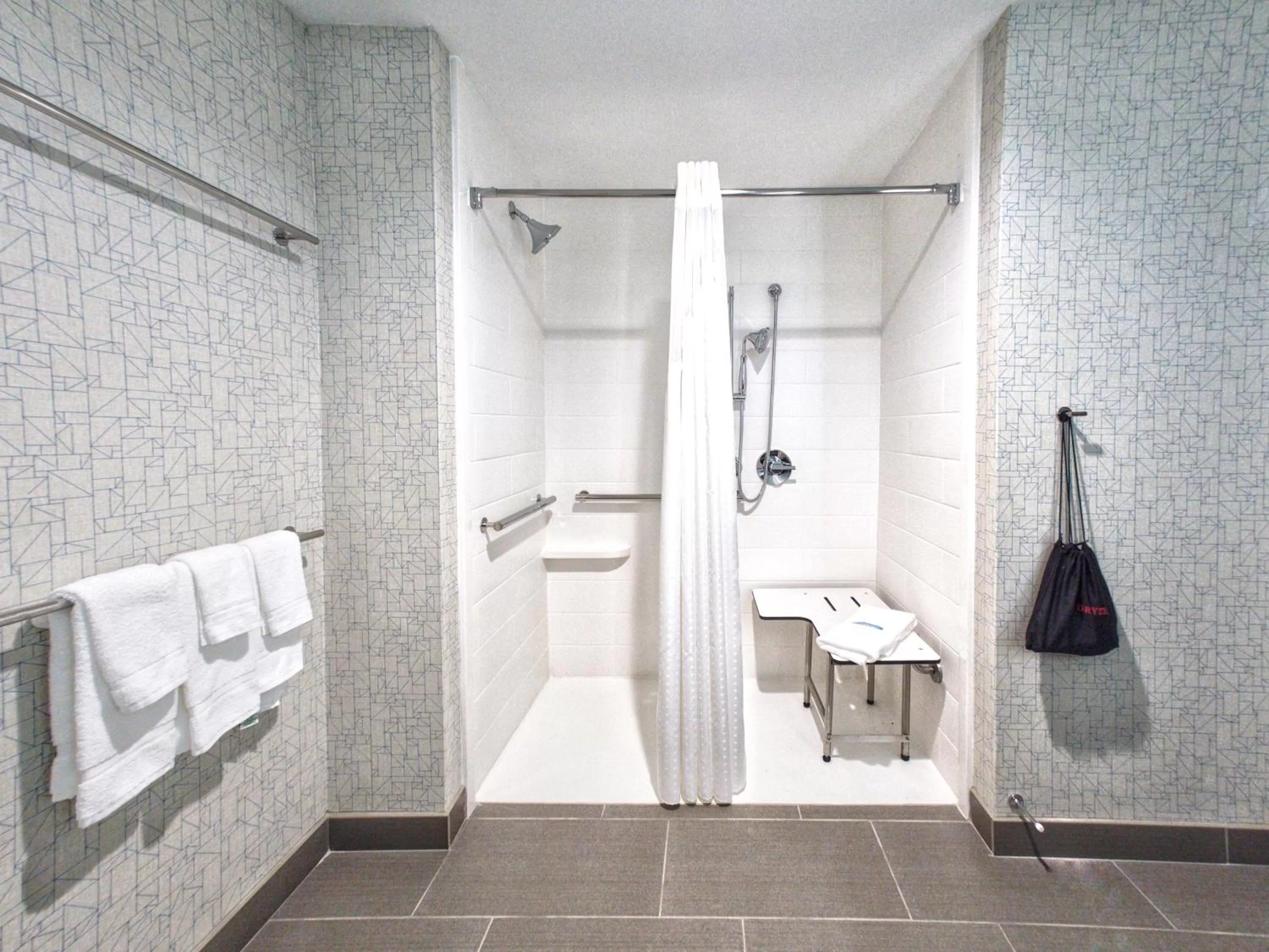 Holiday Inn Express & Suites Moore by IHG