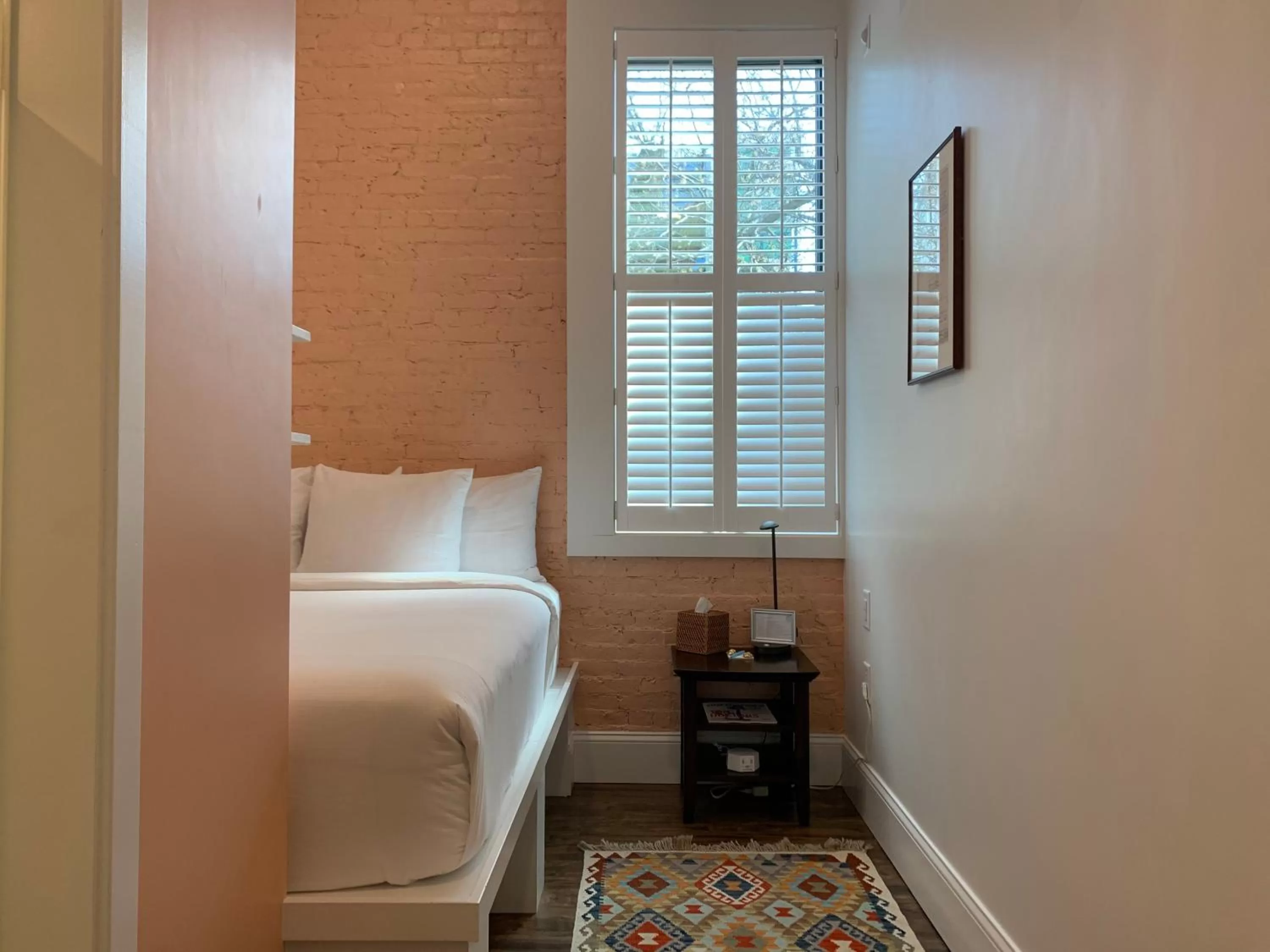 King Room in The Cabot Lodge