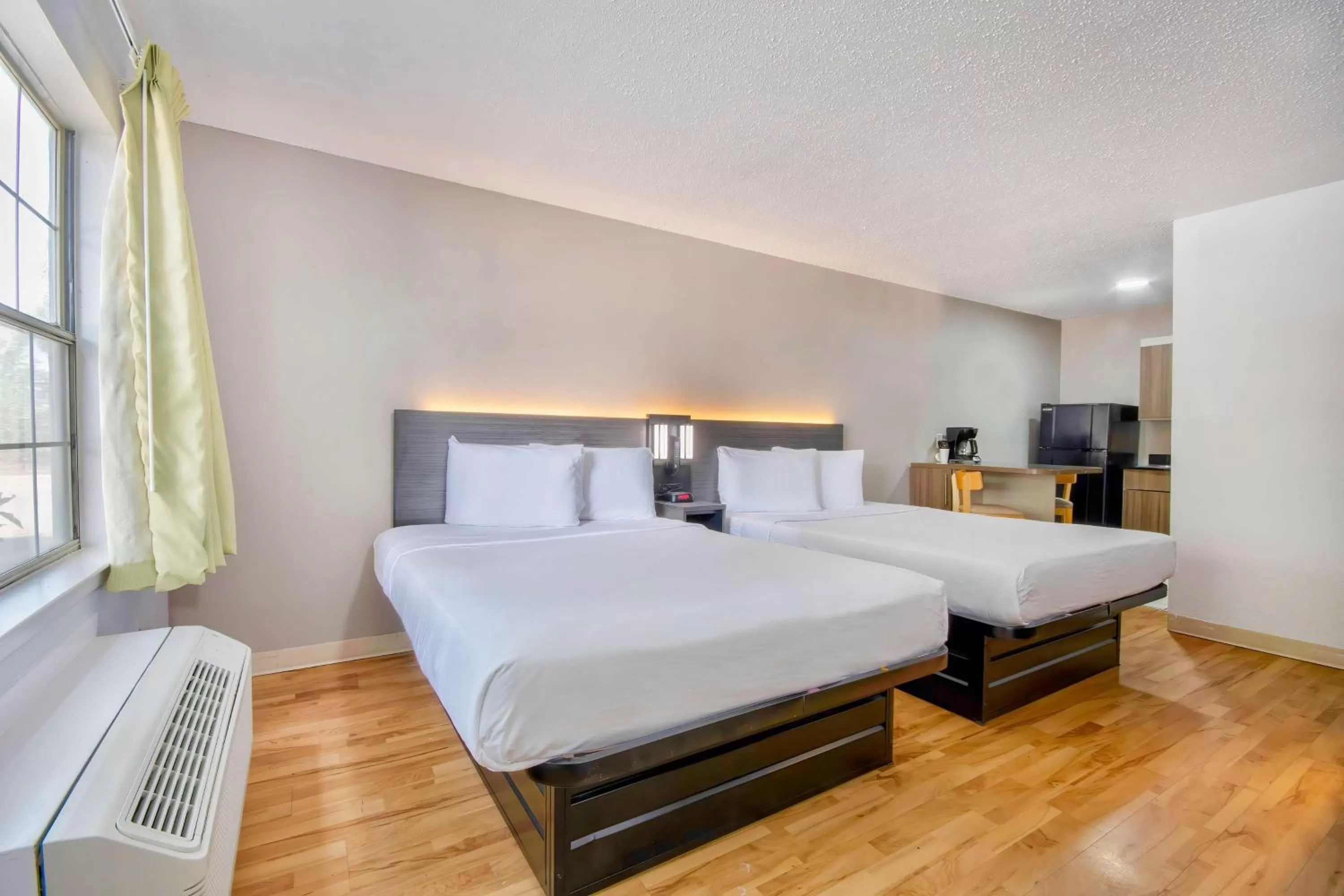 Queen Room with Two Queen Beds - Non-Smoking in Studio 6-San Antonio, TX - Six Flags