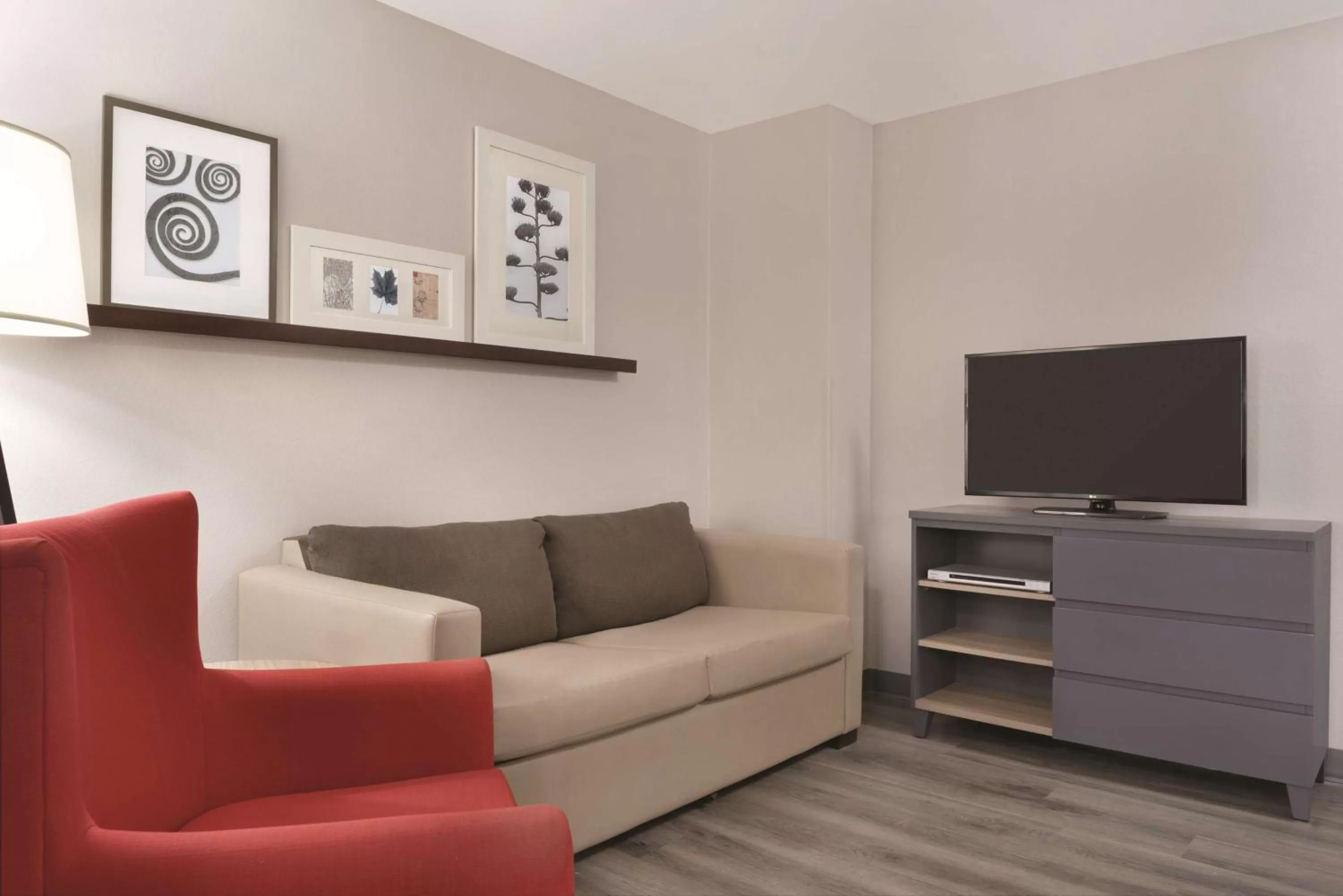 King Suite with Whirlpool and Sofa Bed - Non-Smoking in Country Inn & Suites by Radisson, Cedar Falls, IA