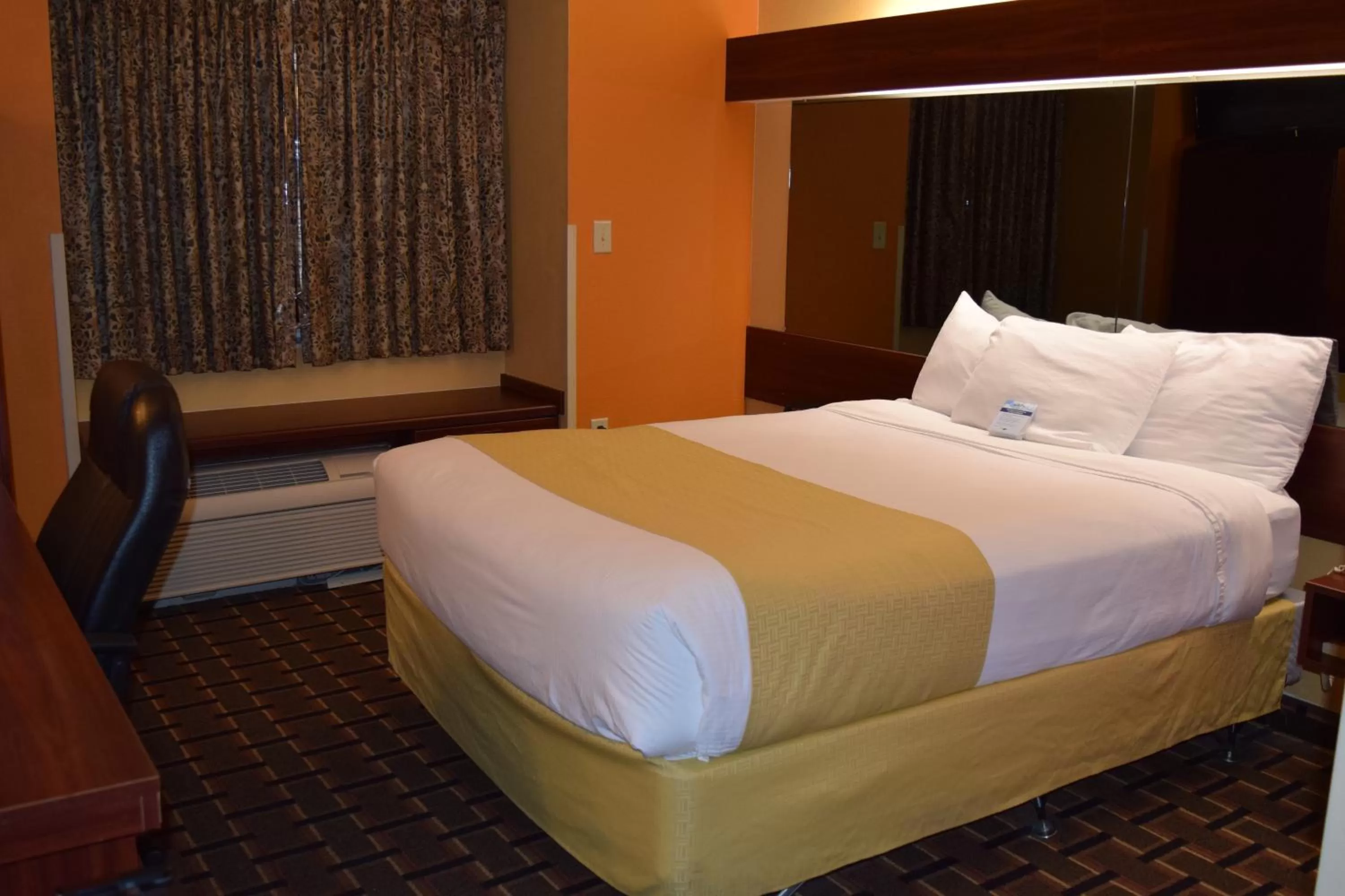 Queen Room - Disability Access/Non-Smoking in Microtel Inn & Suites by Wyndham Rock Hill/Charlotte Area