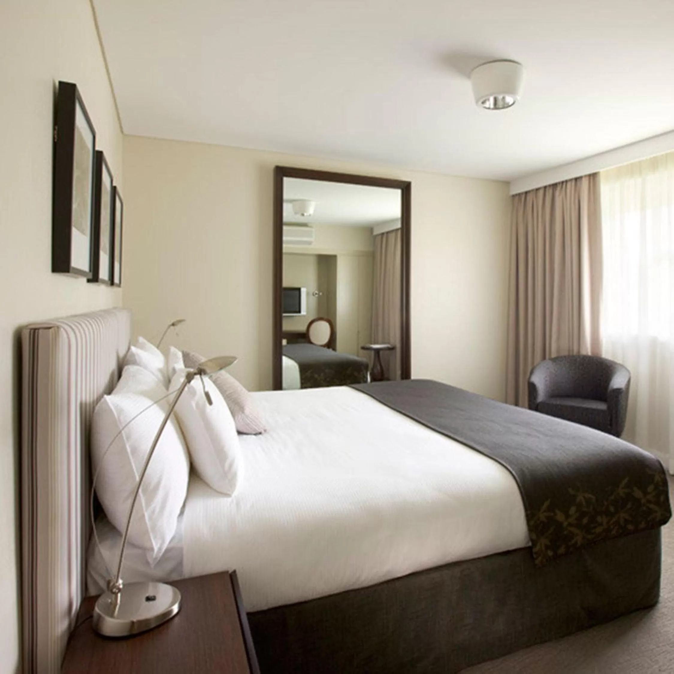 Pet Friendly Hotel Room in Peppers Craigieburn Resort