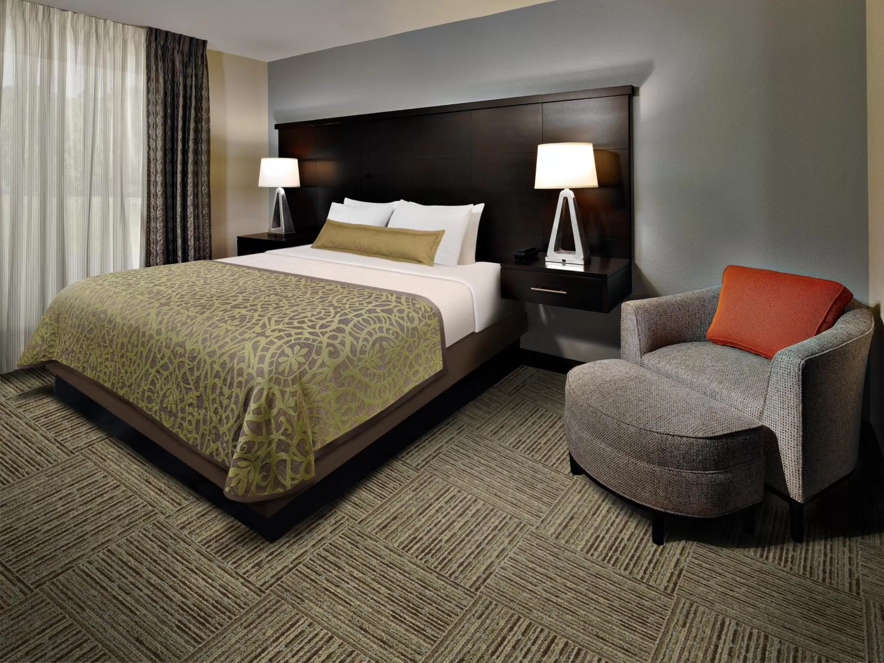 Queen Studio Suite with Hearing Accessible Roll in Shower - Non-Smoking in Staybridge Suites Tysons - McLean by IHG
