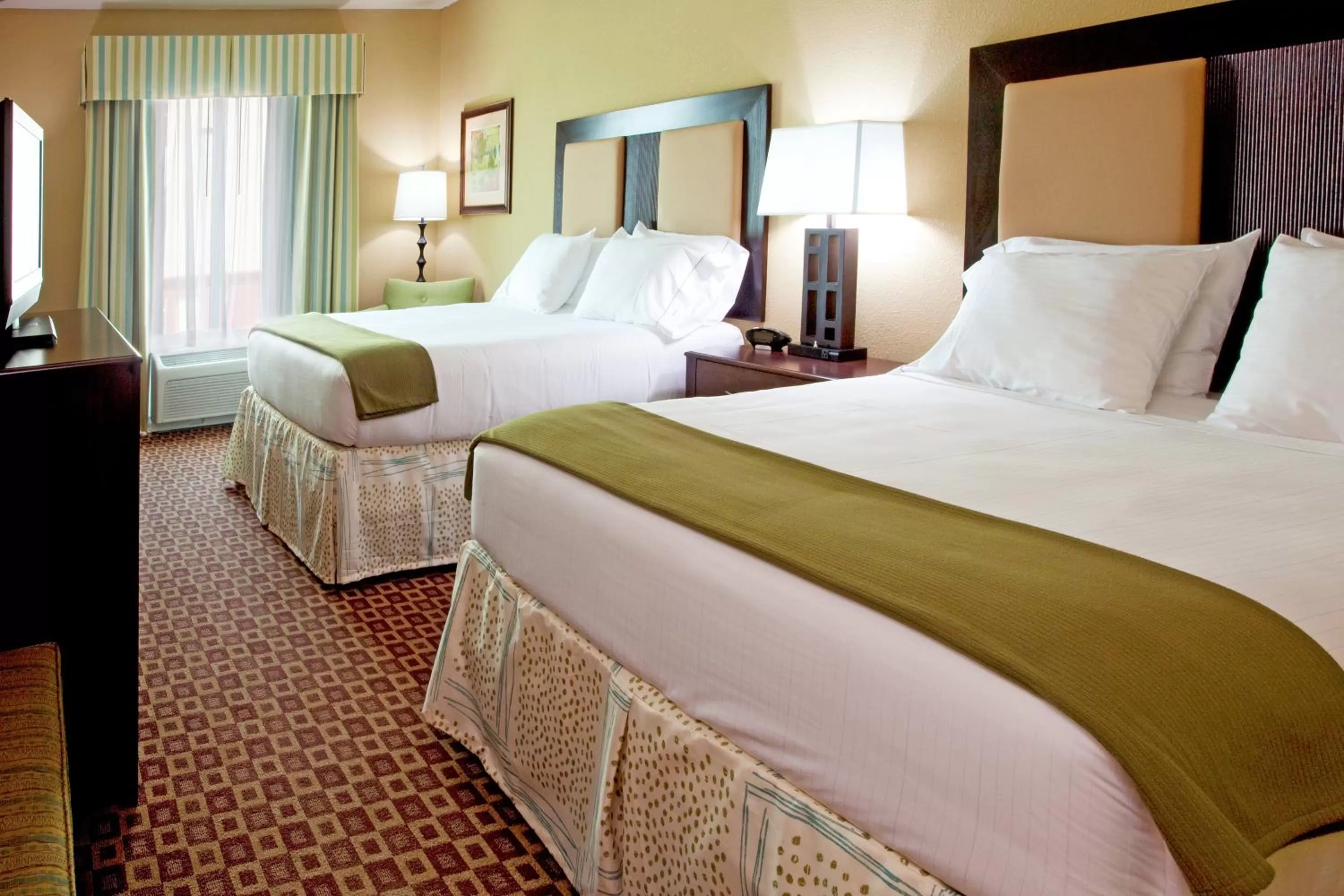 Standard Room with Two Queen Beds in Holiday Inn Express Hotel & Suites Chaffee - Jacksonville West by IHG