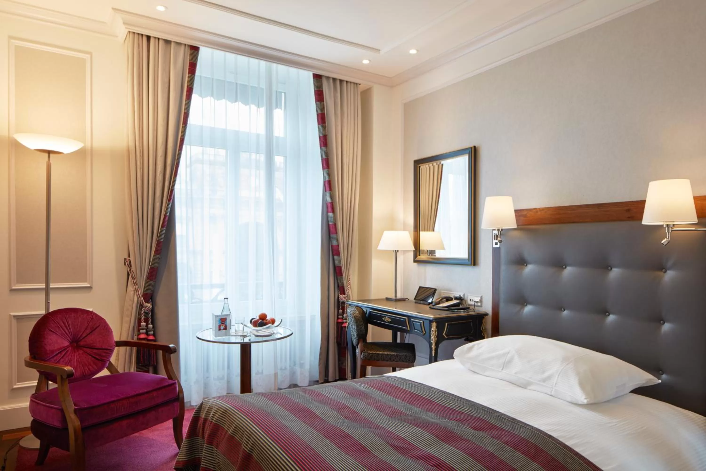 Single Room in Hotel Schweizerhof Zürich