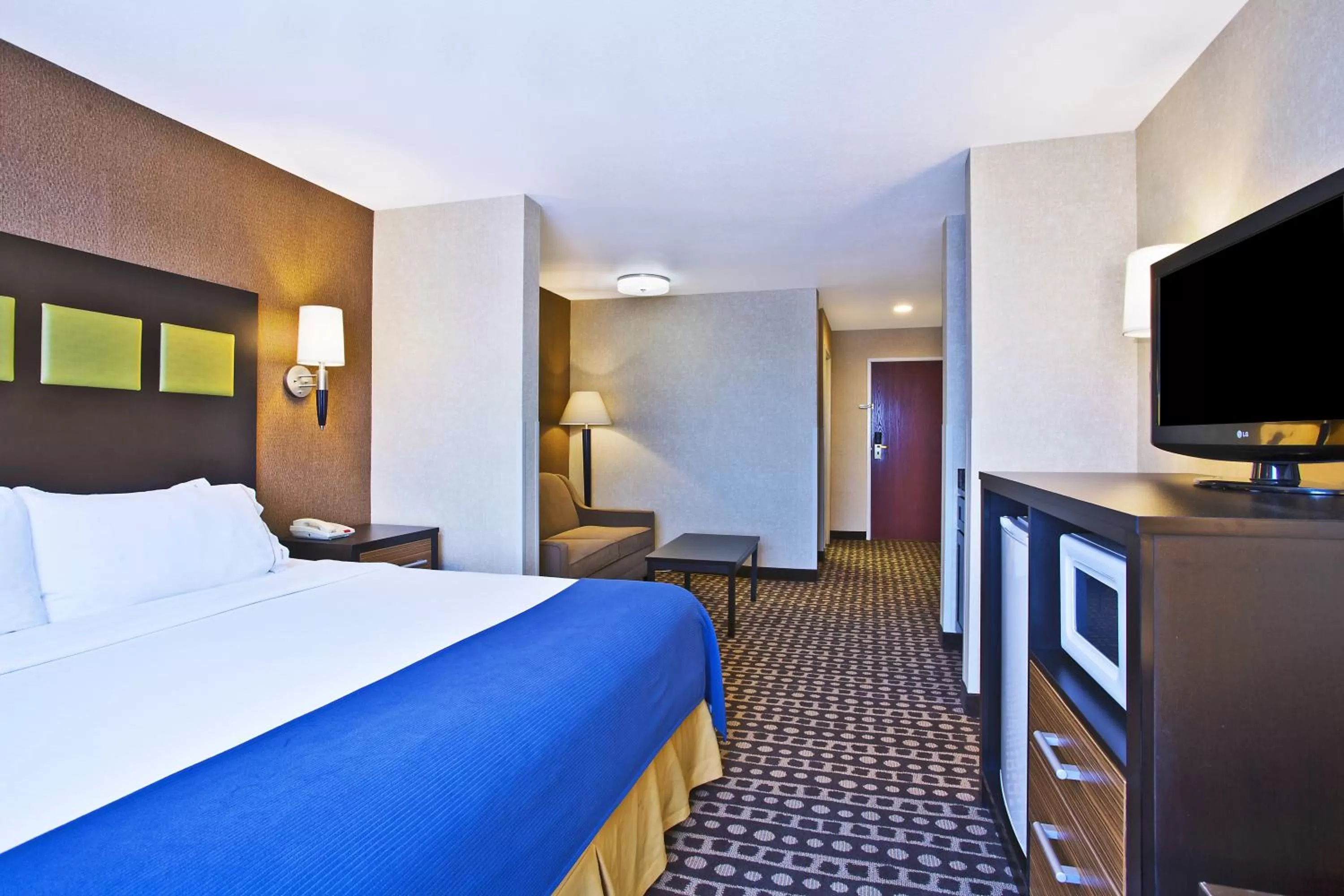 King Suite with Sofa Bed in Holiday Inn Express Hotel & Suites Wabash by IHG