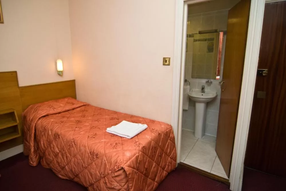Single Room in Alexandra Hotel