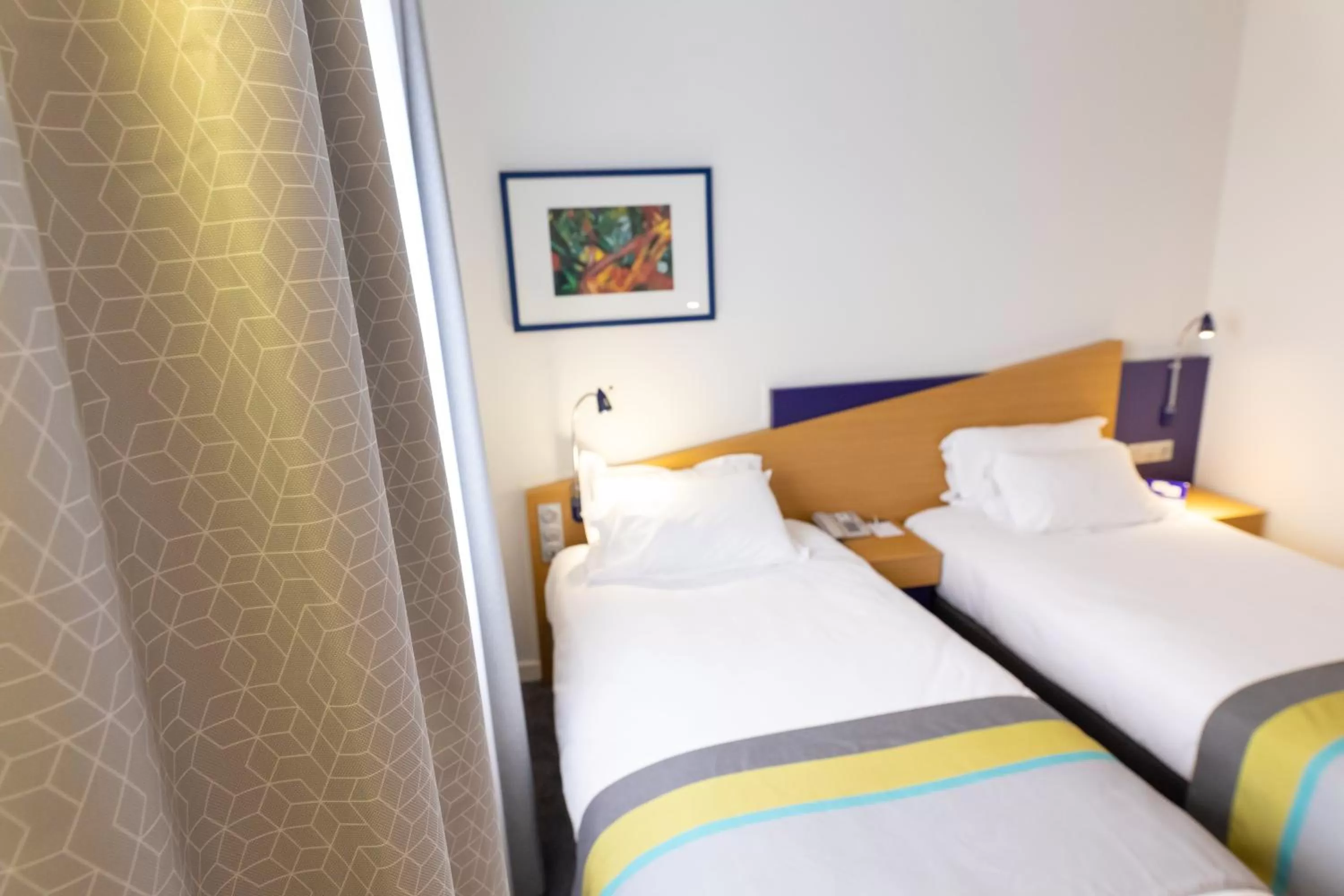 Standard Twin Room with Two Single Beds - Mid Floor in Holiday Inn Express Arras by IHG