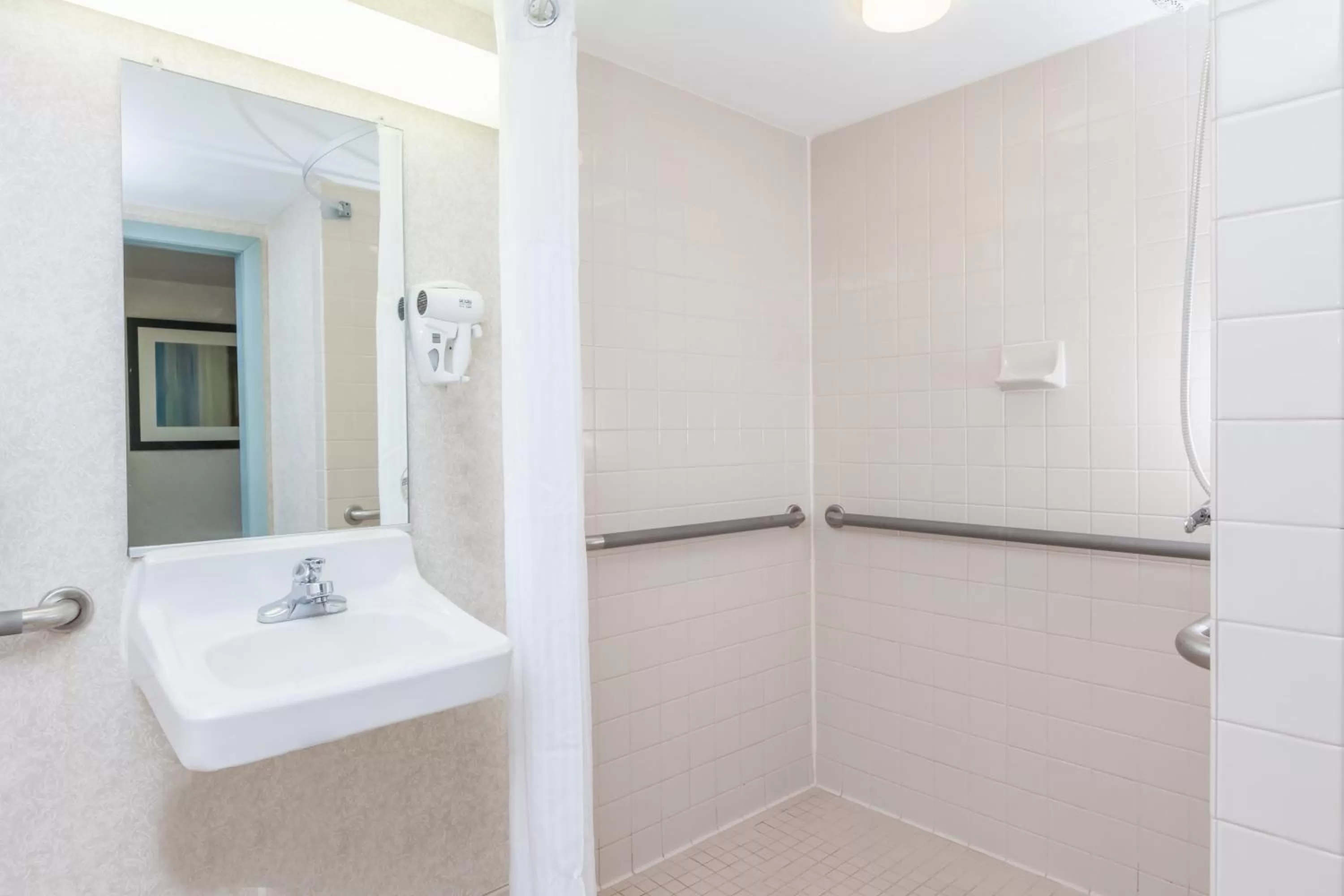 Coastal Double Room with Two Double Beds - Mobility Accessible/Non-Smoking in Wyndham Virginia Beach Oceanfront