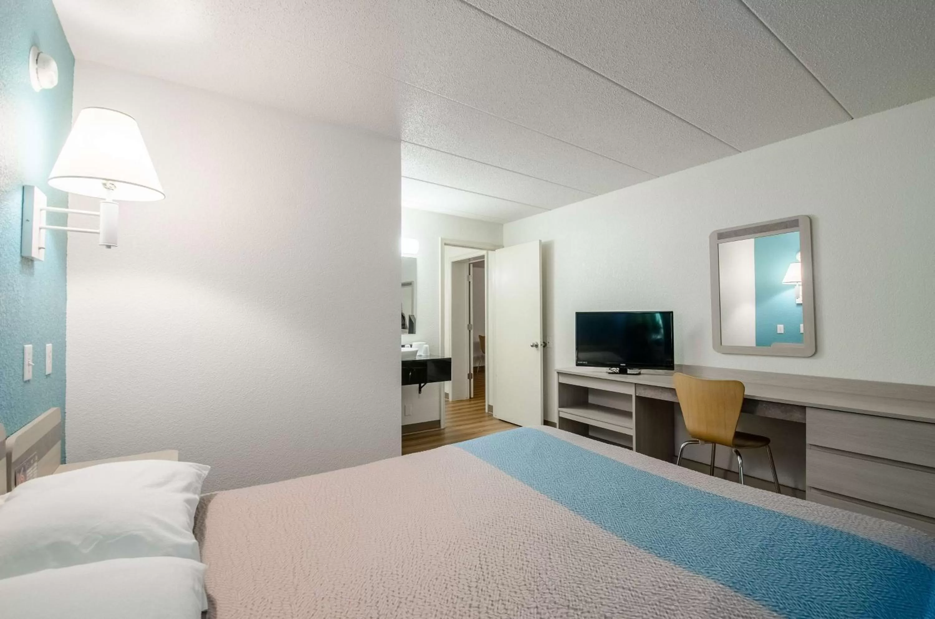 King Room - Non-Smoking in Motel 6-Big Springs, NE