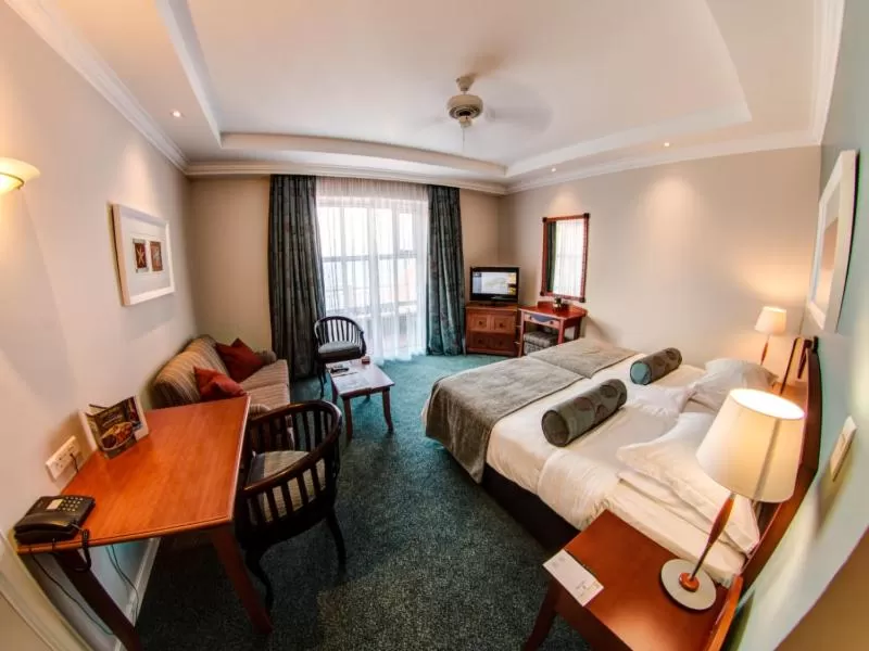 Superior Twin Room in Courtyard Hotel Gqeberha