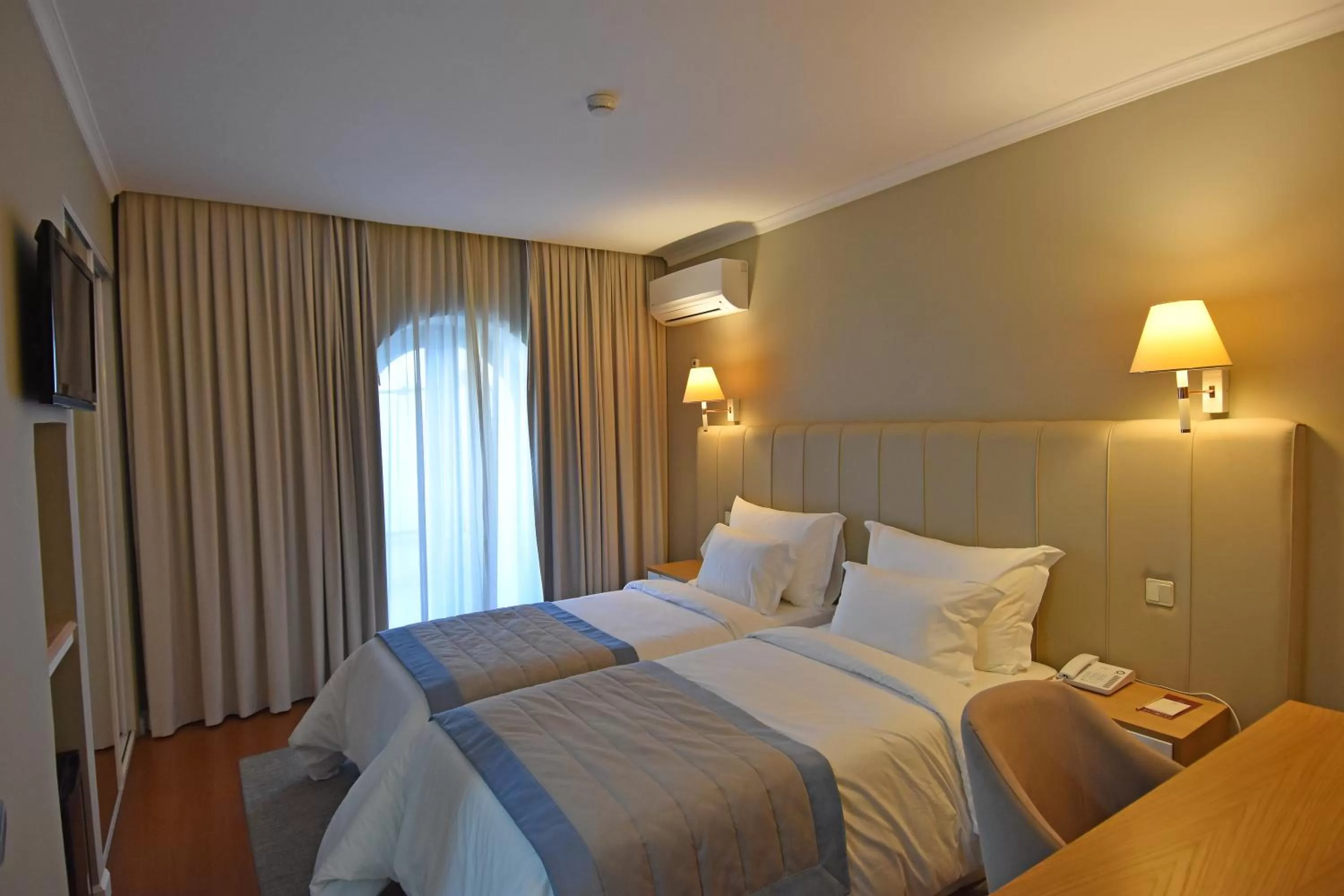 Double or Twin Room with Pool View in Hotel Suave Mar
