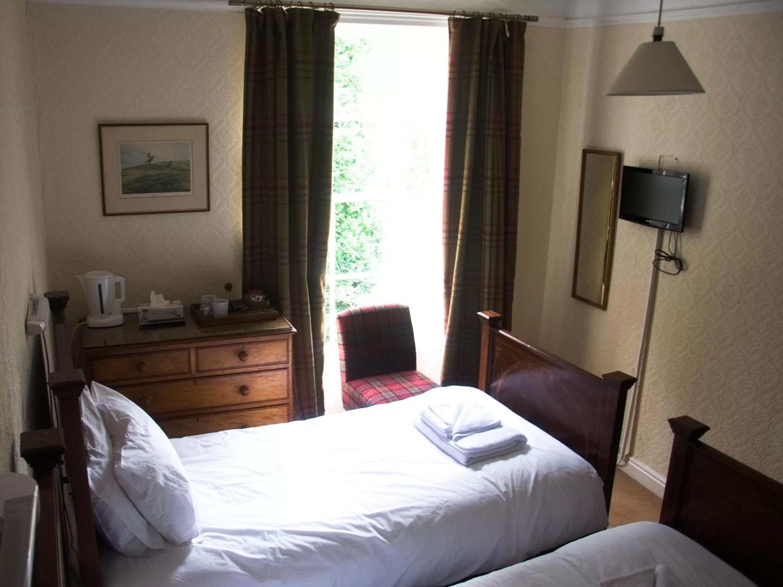 Twin Room with Shower in Horseshoe Hotel