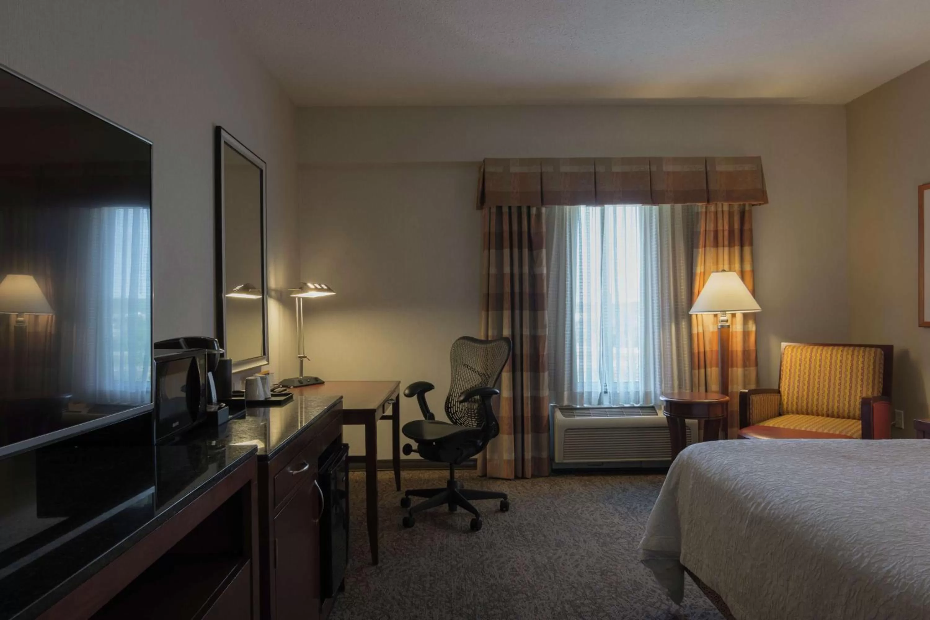 King Room with Roll-In Shower - Disability Access in Hilton Garden Inn Bangor