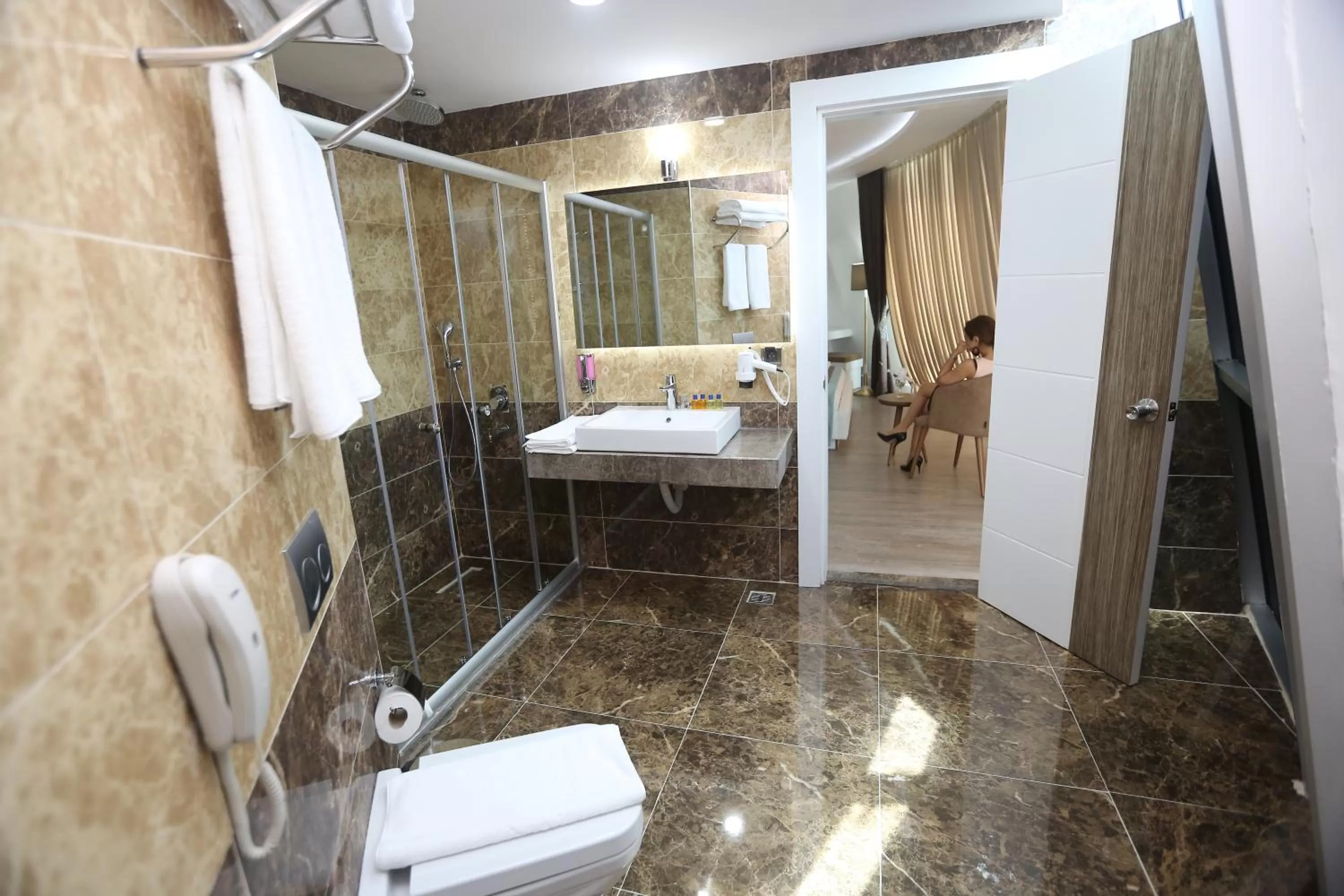 Deluxe Suite in Elips Royal Hotel & SPA