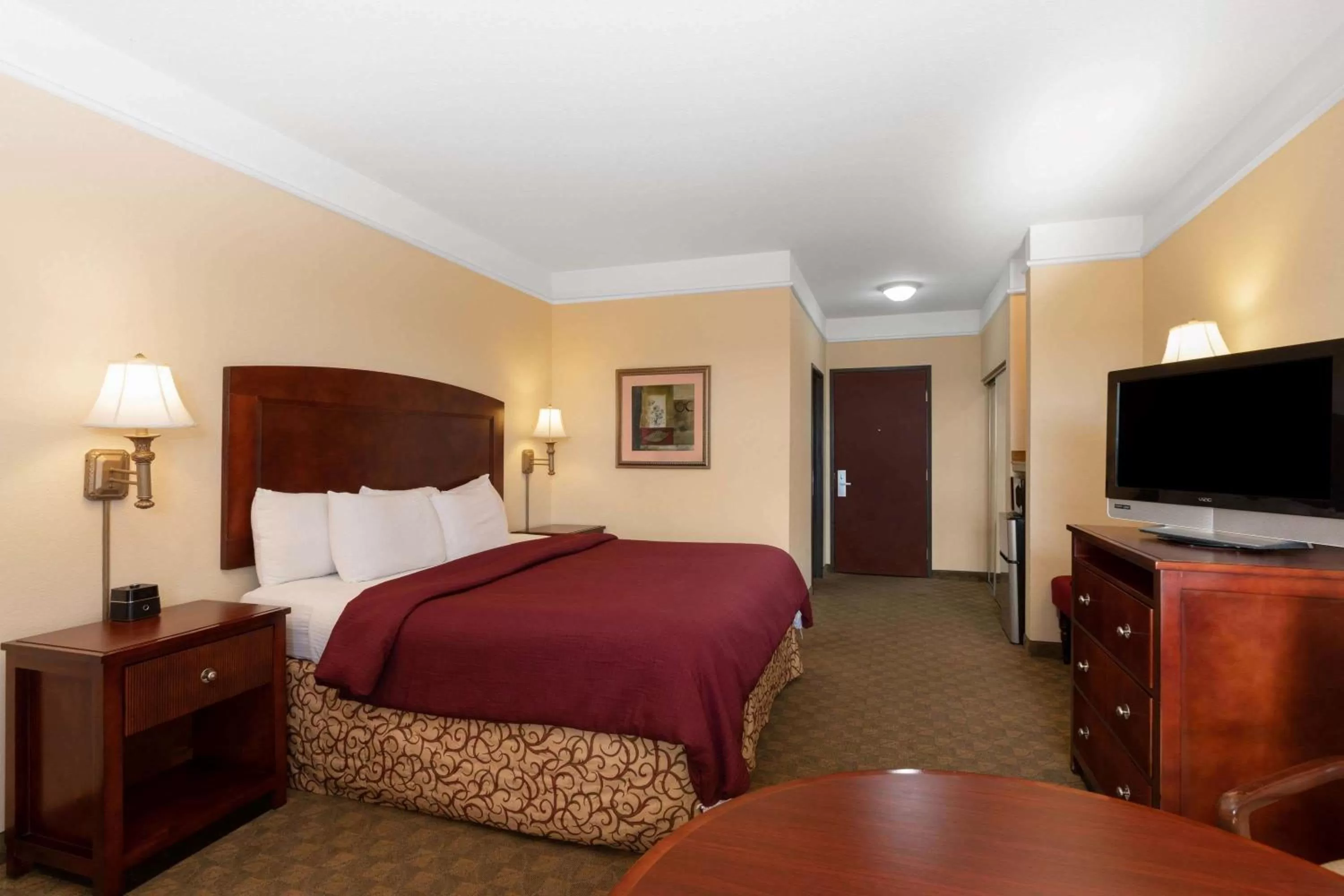 Deluxe King Room in La Quinta by Wyndham Dodge City