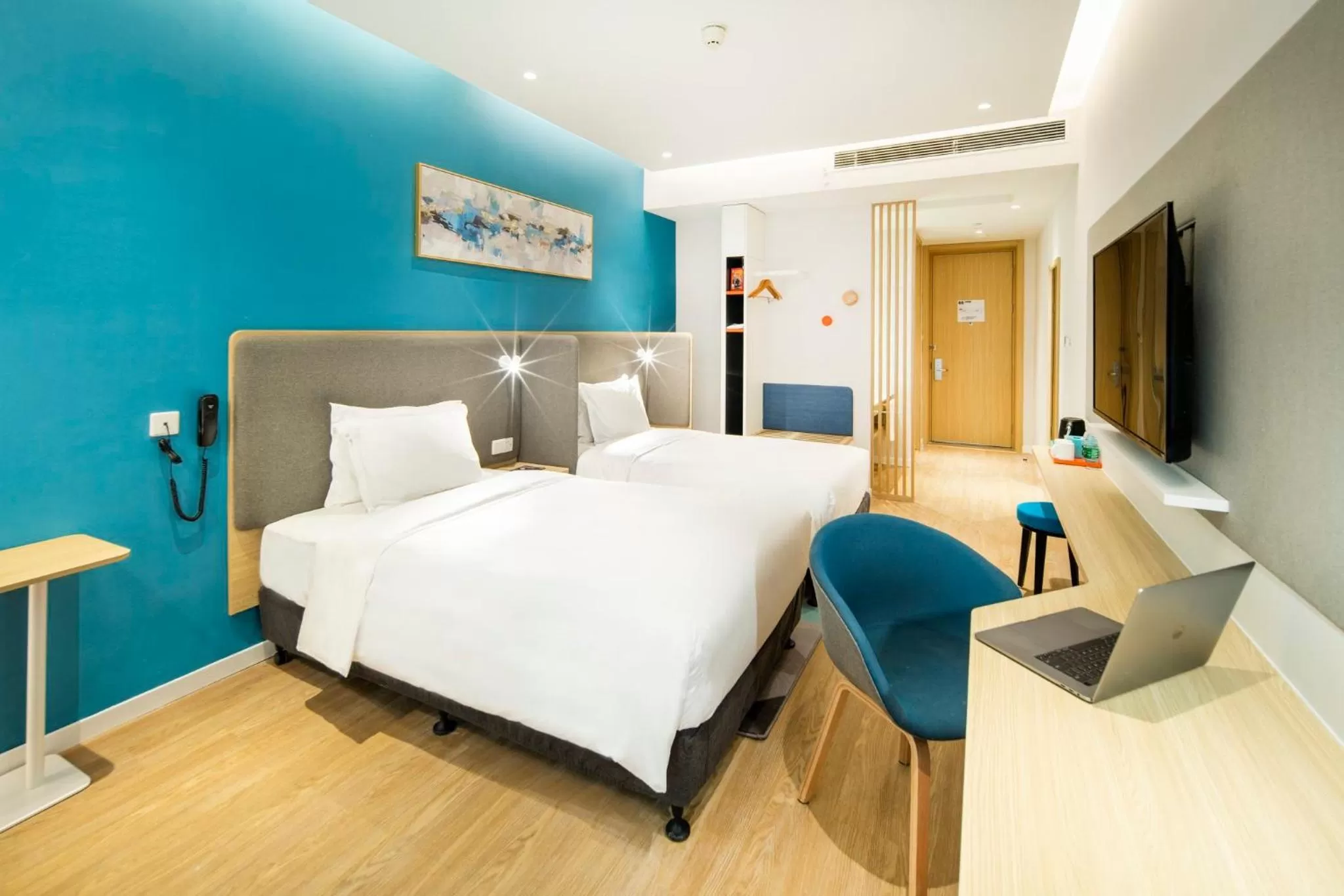 Standard Twin Room in Holiday Inn Express Shanghai Pudong Zhangjiang by IHG - 20 minutes to New International Expo Center and Disneyland