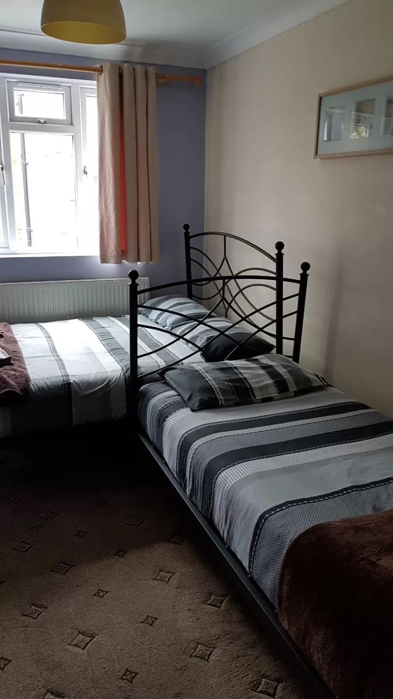 Triple Room with Shared Bathroom in Hour Glass Hotel