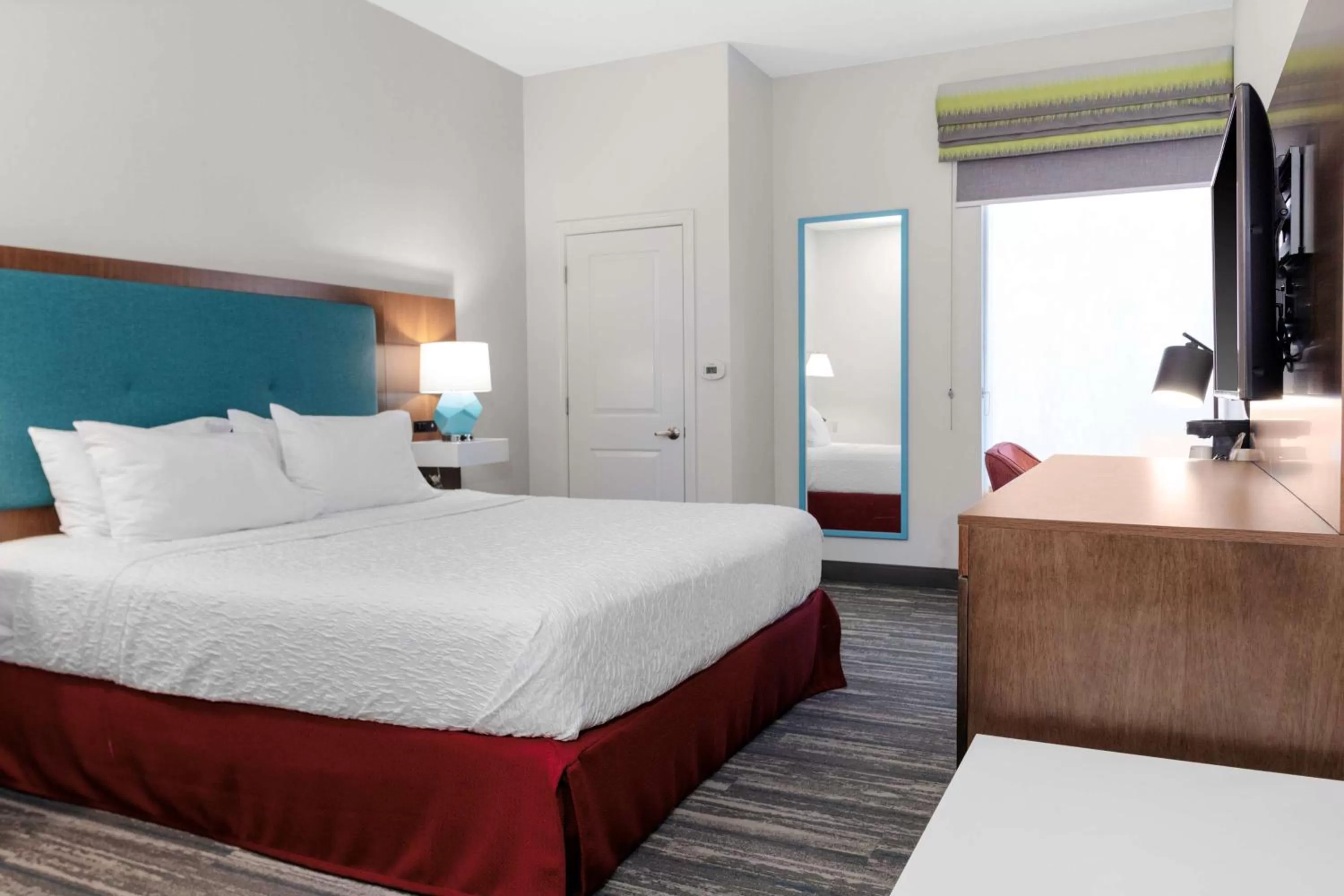 King Room - Mobility Accessible/Non-Smoking in Hampton Inn by Hilton Concord/Bow