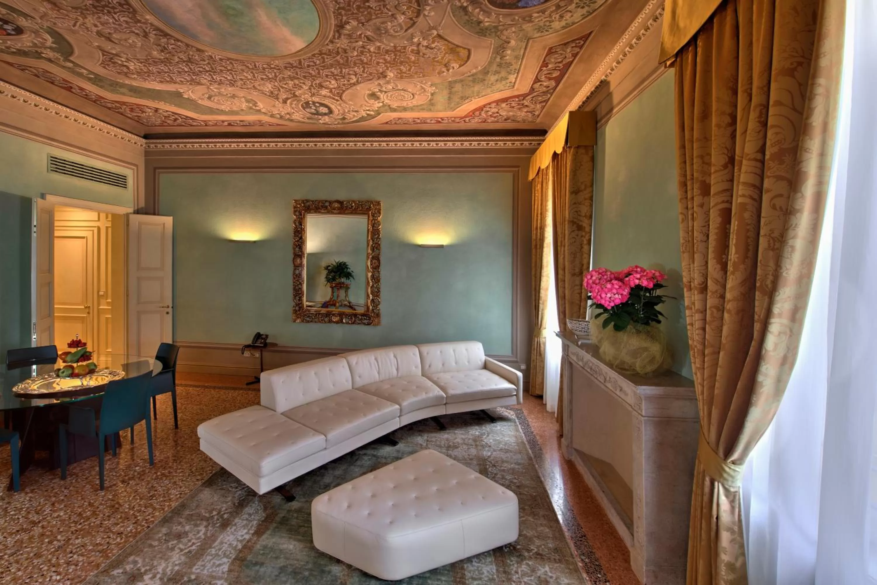 Presidential Suite in Hotel Rua Frati 48 in San Francesco